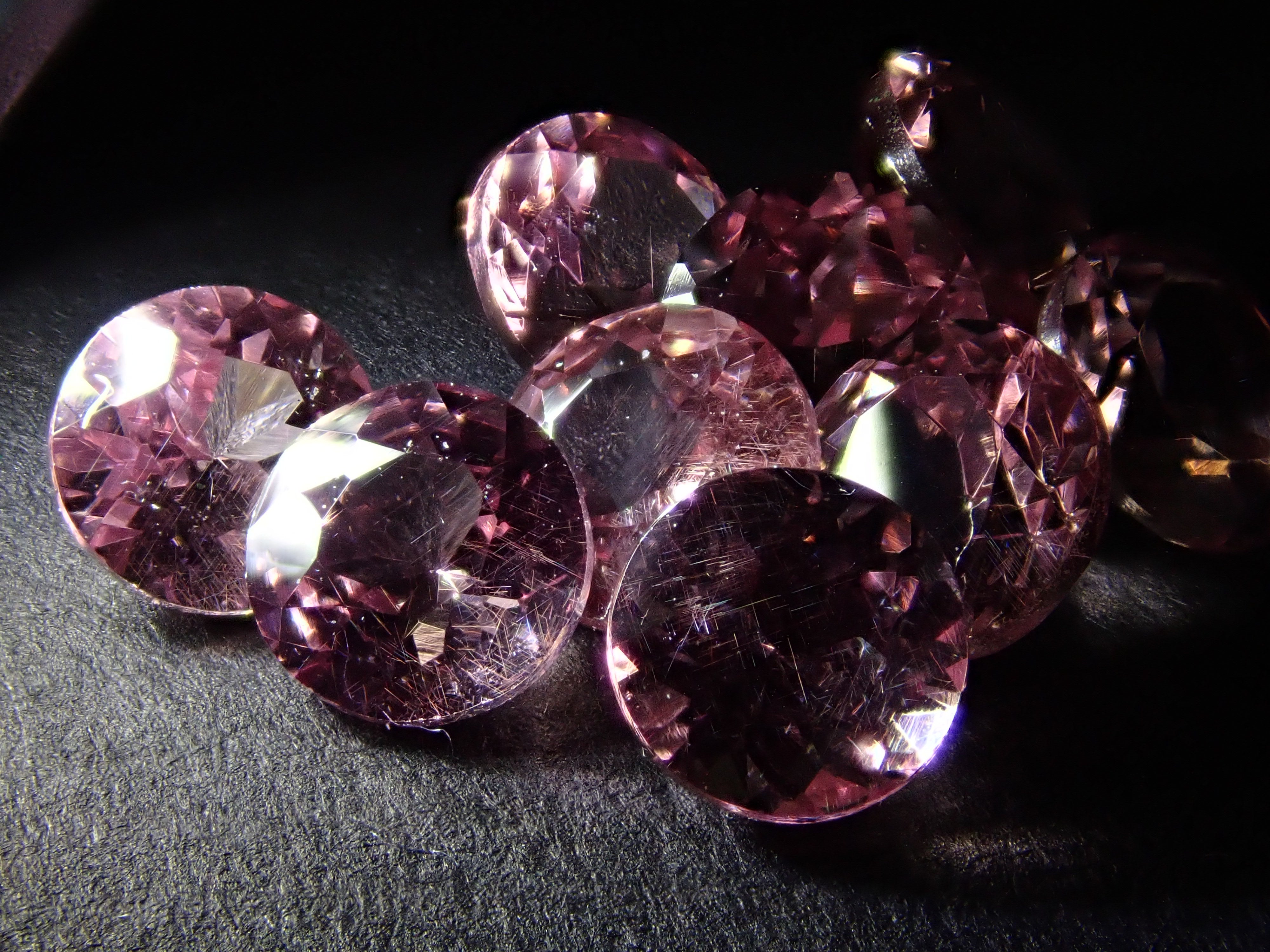 《数量限定》ドラゴンガーネット1石(4.0mm,ラウンドカット)