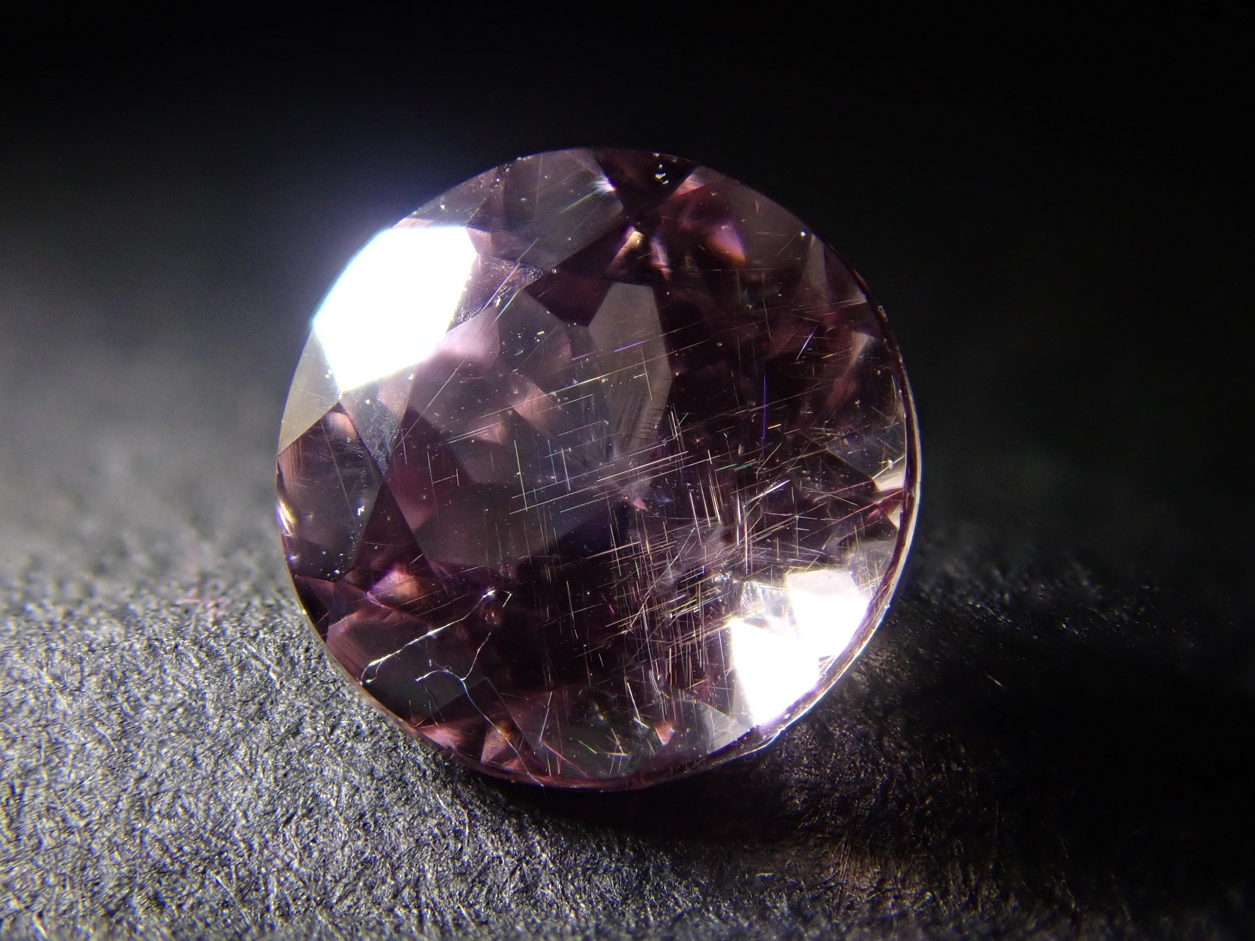 《数量限定》ドラゴンガーネット1石(4.0mm,ラウンドカット)