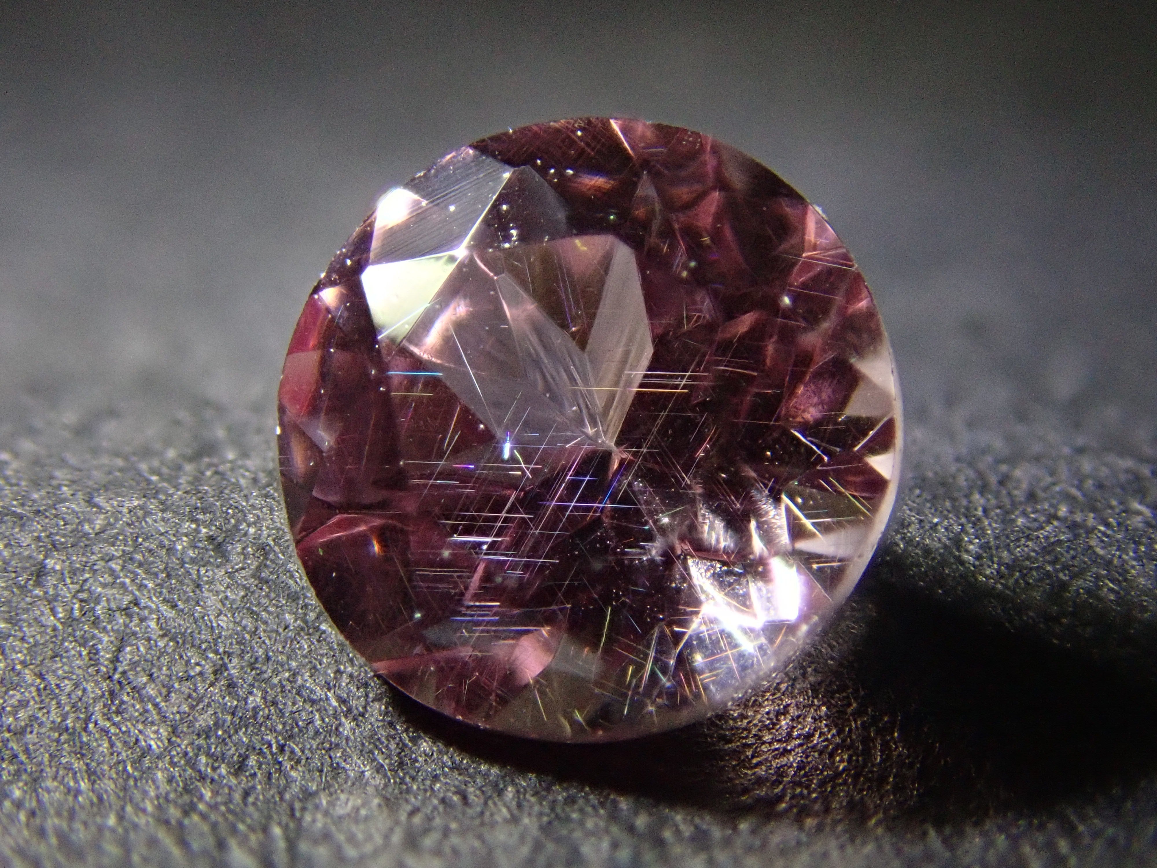 《数量限定》ドラゴンガーネット1石(4.0mm,ラウンドカット)