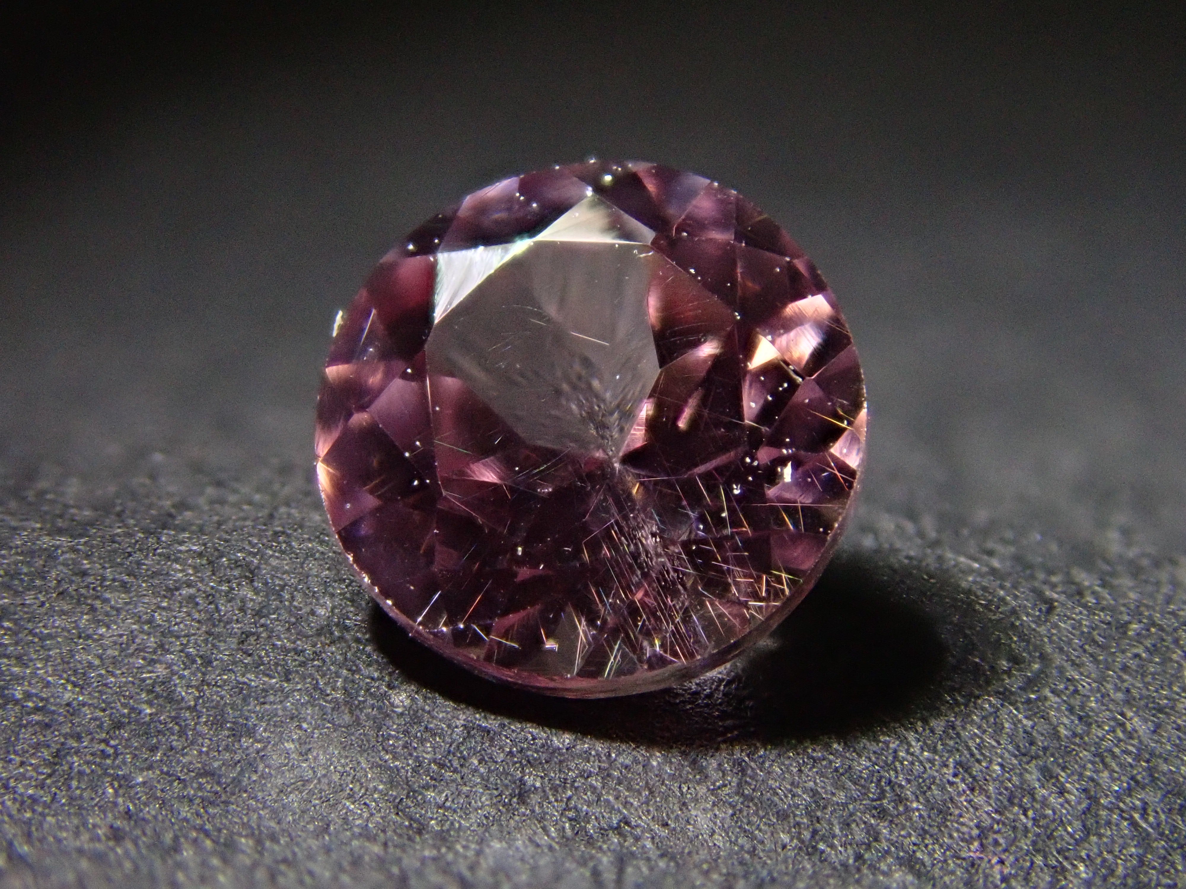 《数量限定》ドラゴンガーネット1石(4.0mm,ラウンドカット)