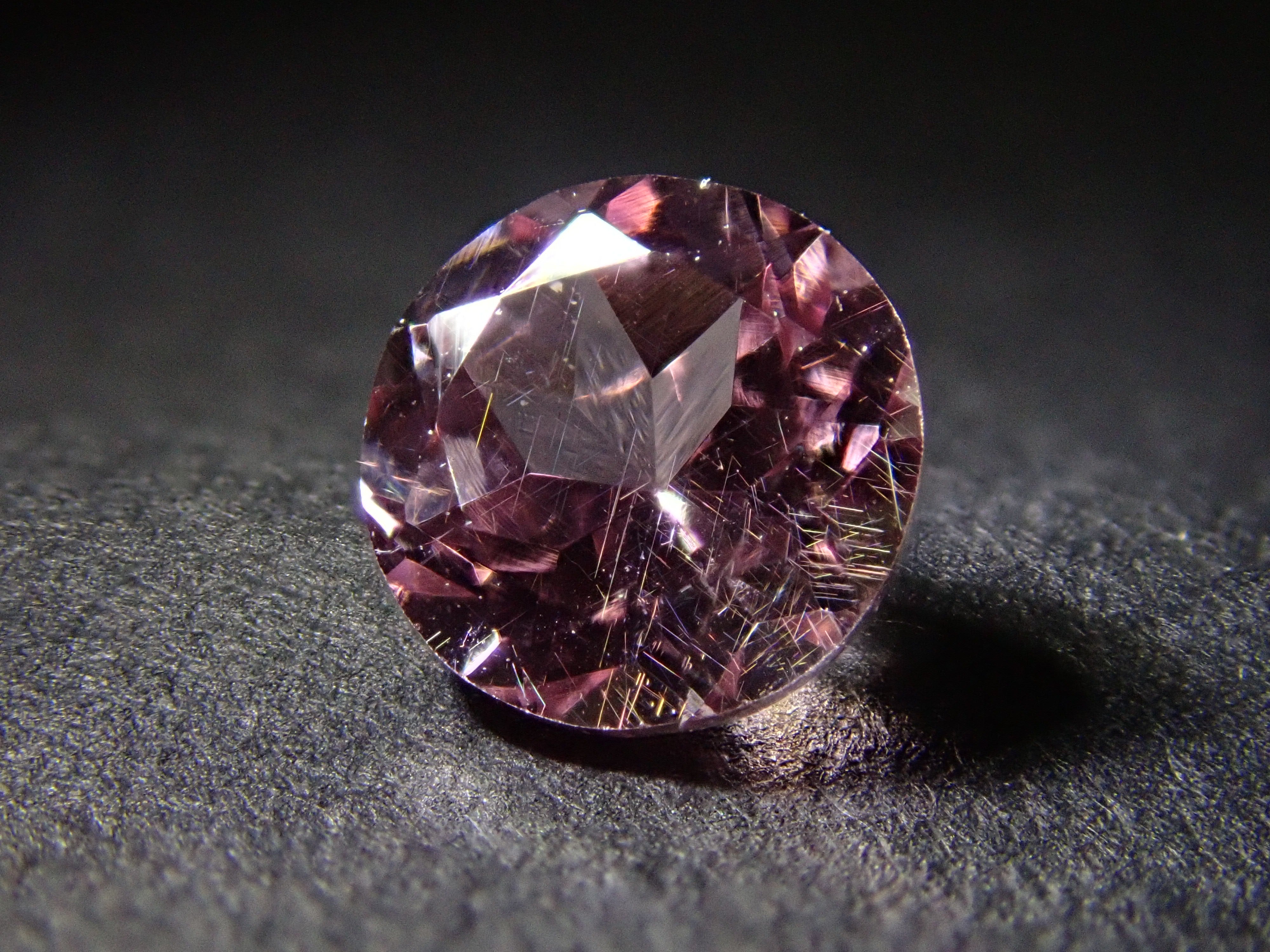 《数量限定》ドラゴンガーネット1石(4.0mm,ラウンドカット)