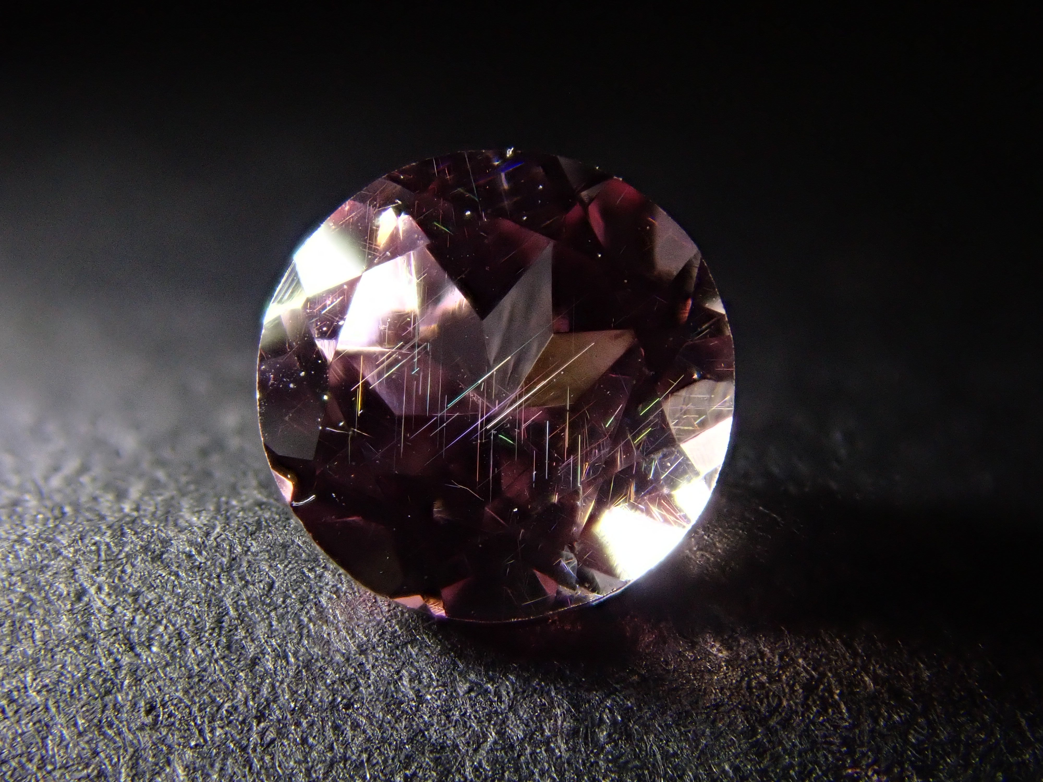 《数量限定》ドラゴンガーネット1石(4.0mm,ラウンドカット)