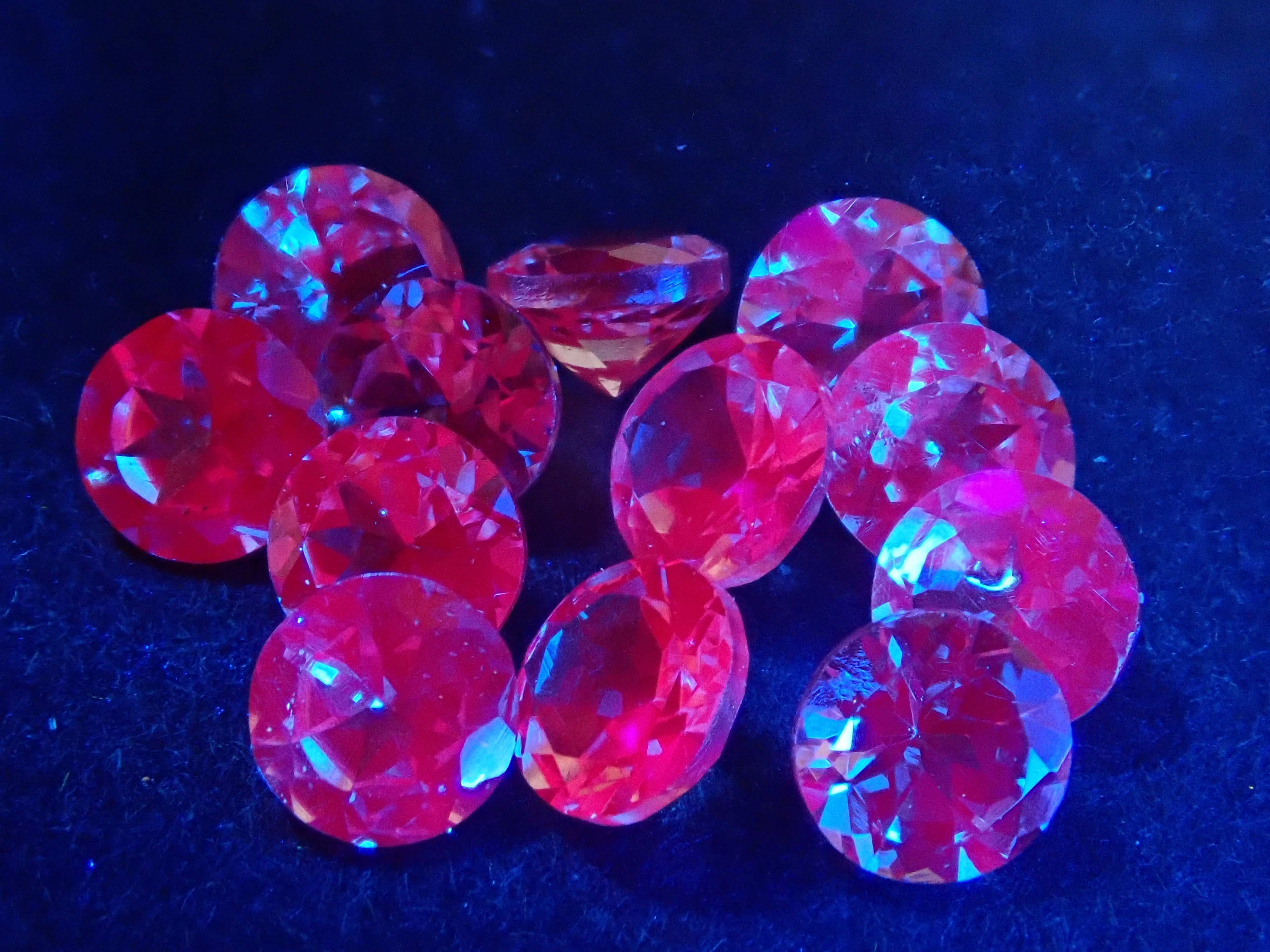 【10/11 22時販売】ドラゴンガーネット1石(3.5mm,ラウンドカット)《複数購入割引有》