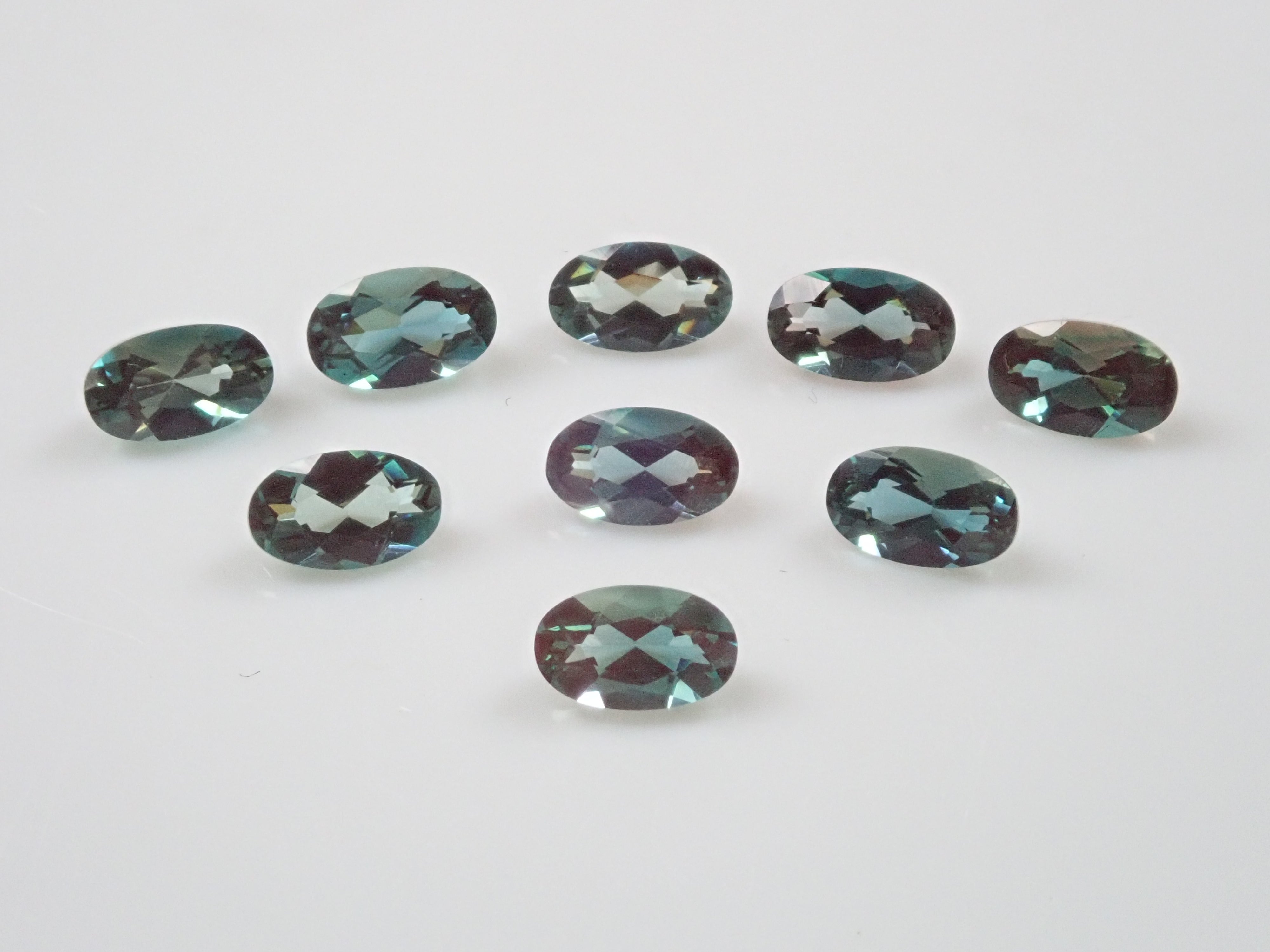 カラーチェンジアンデシン1石(5×3mm,オーバルカット)《複数購入割引有》