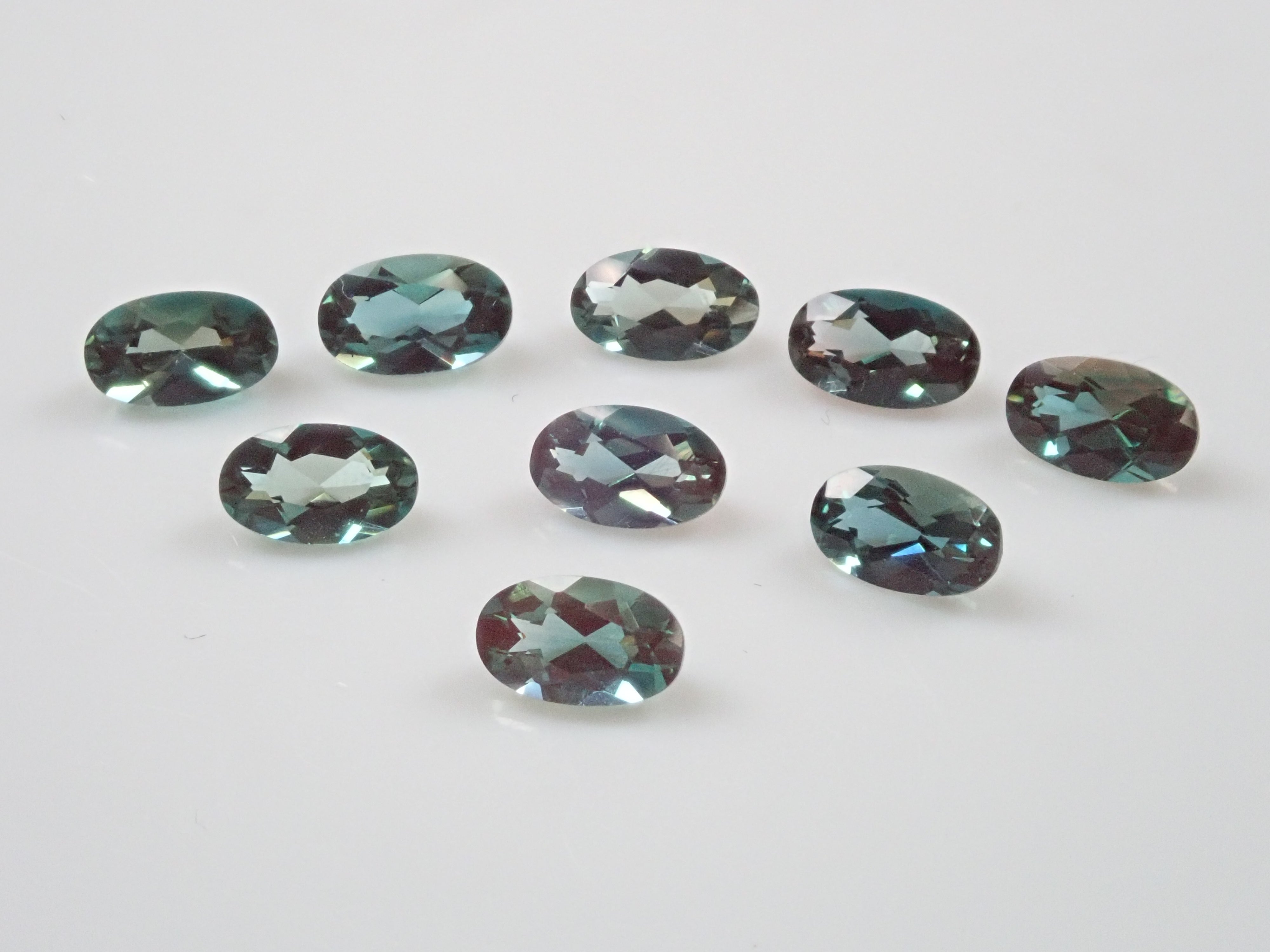 カラーチェンジアンデシン1石(5×3mm,オーバルカット)《複数購入割引有》