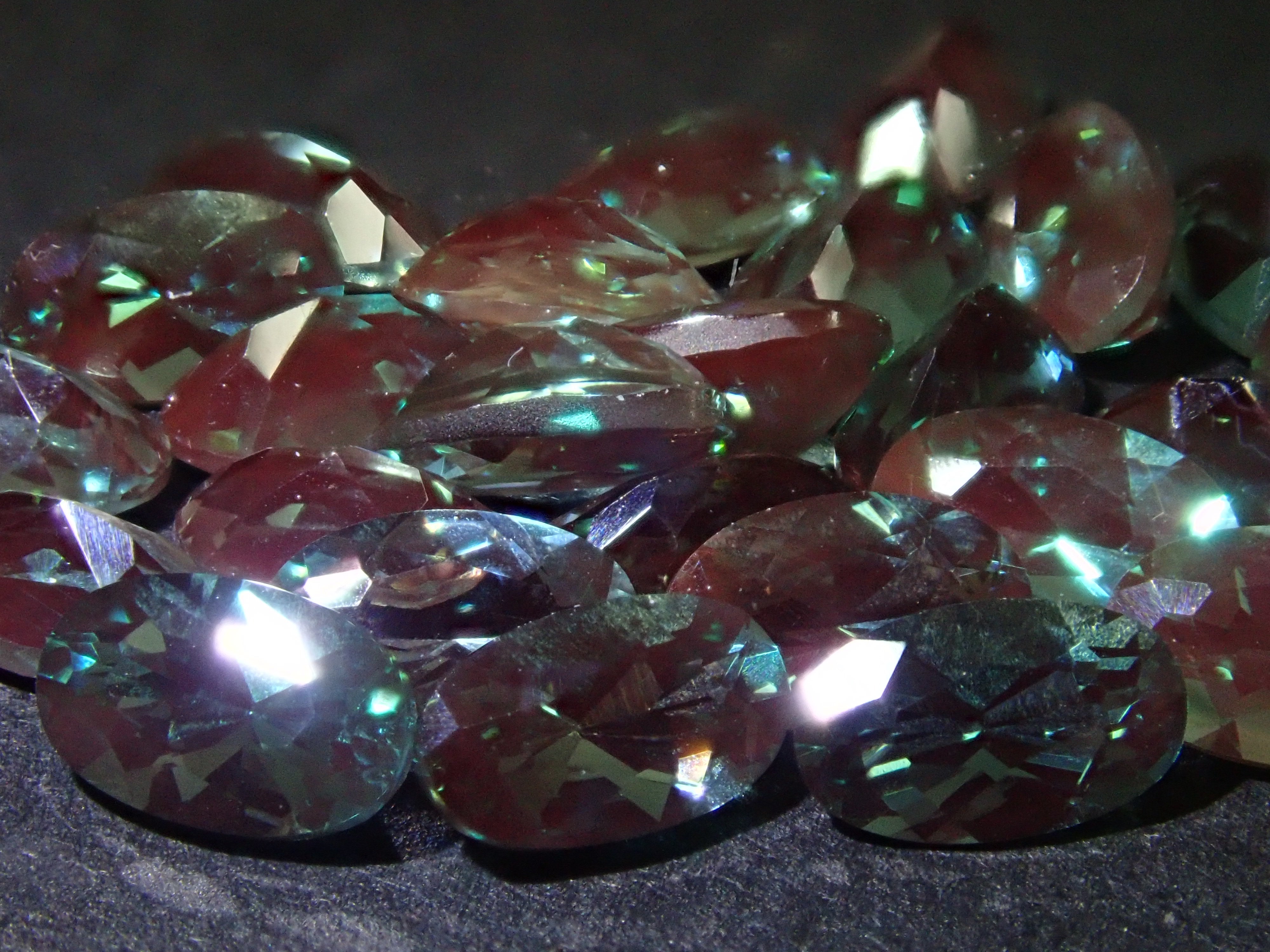 カラーチェンジアンデシン1石(5×3mm,オーバルカット)《複数購入割引有》