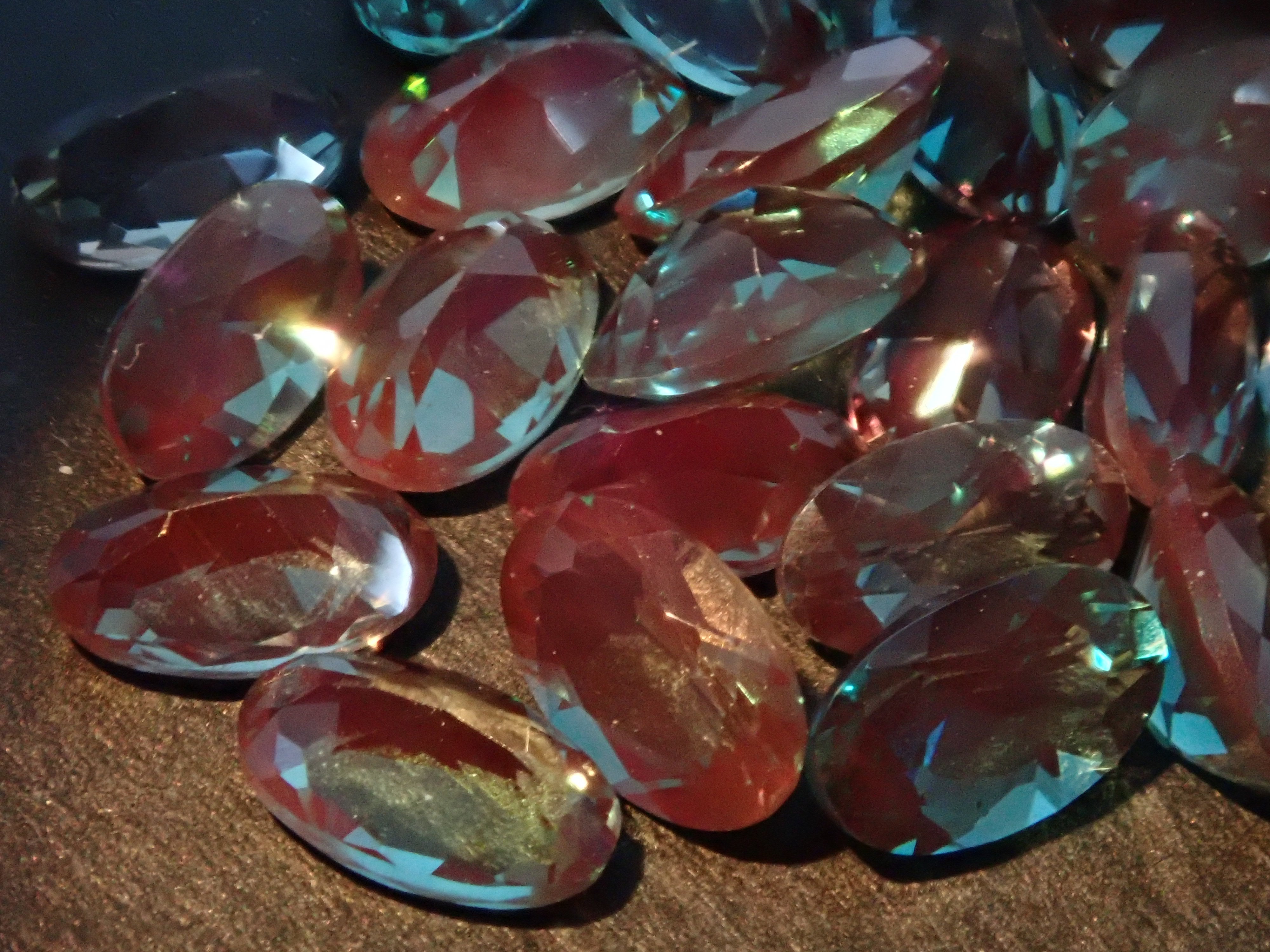 カラーチェンジアンデシン1石(5×3mm,オーバルカット)《複数購入割引有》
