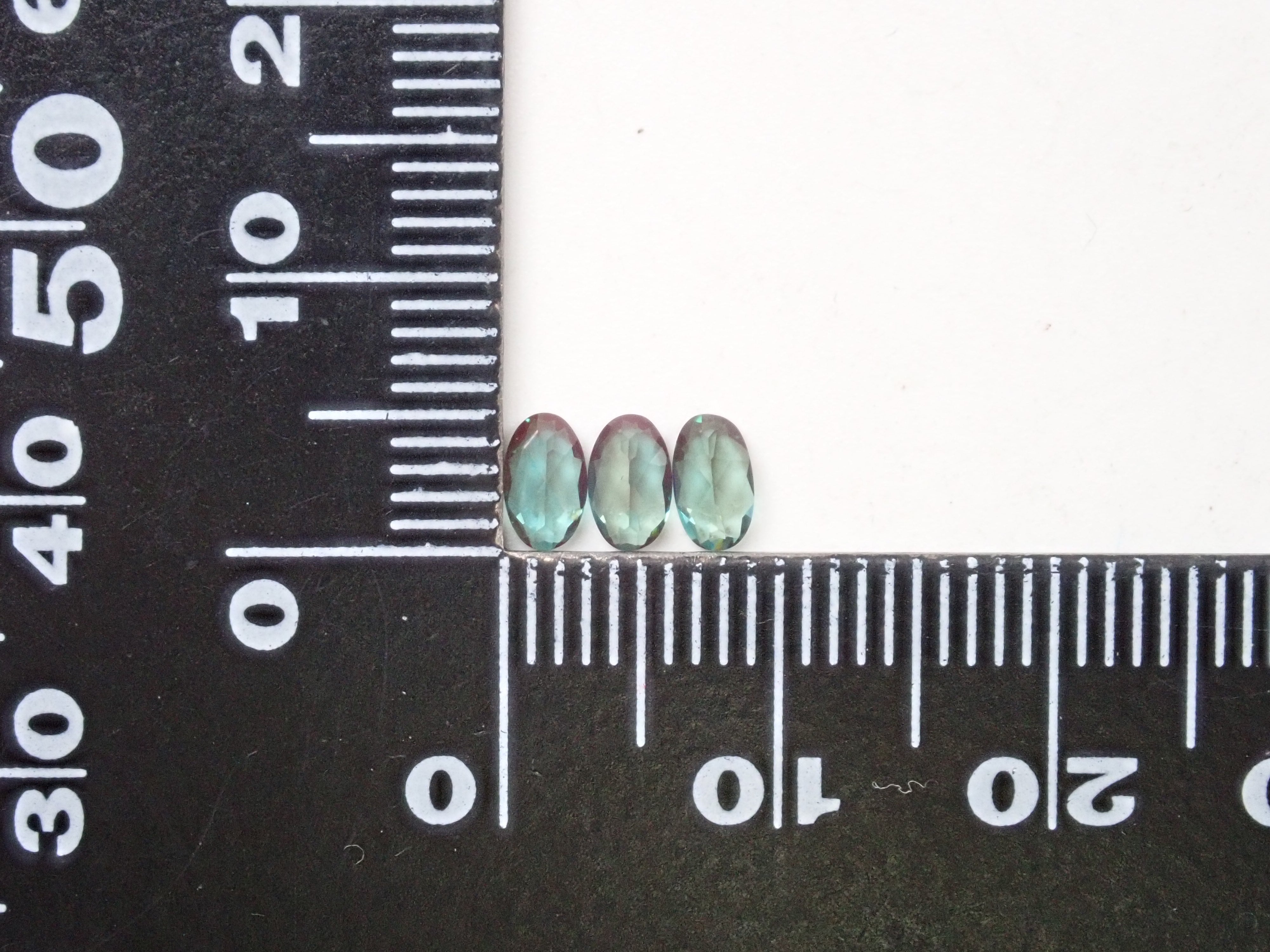 カラーチェンジアンデシン1石(5×3mm,オーバルカット)《複数購入割引有》