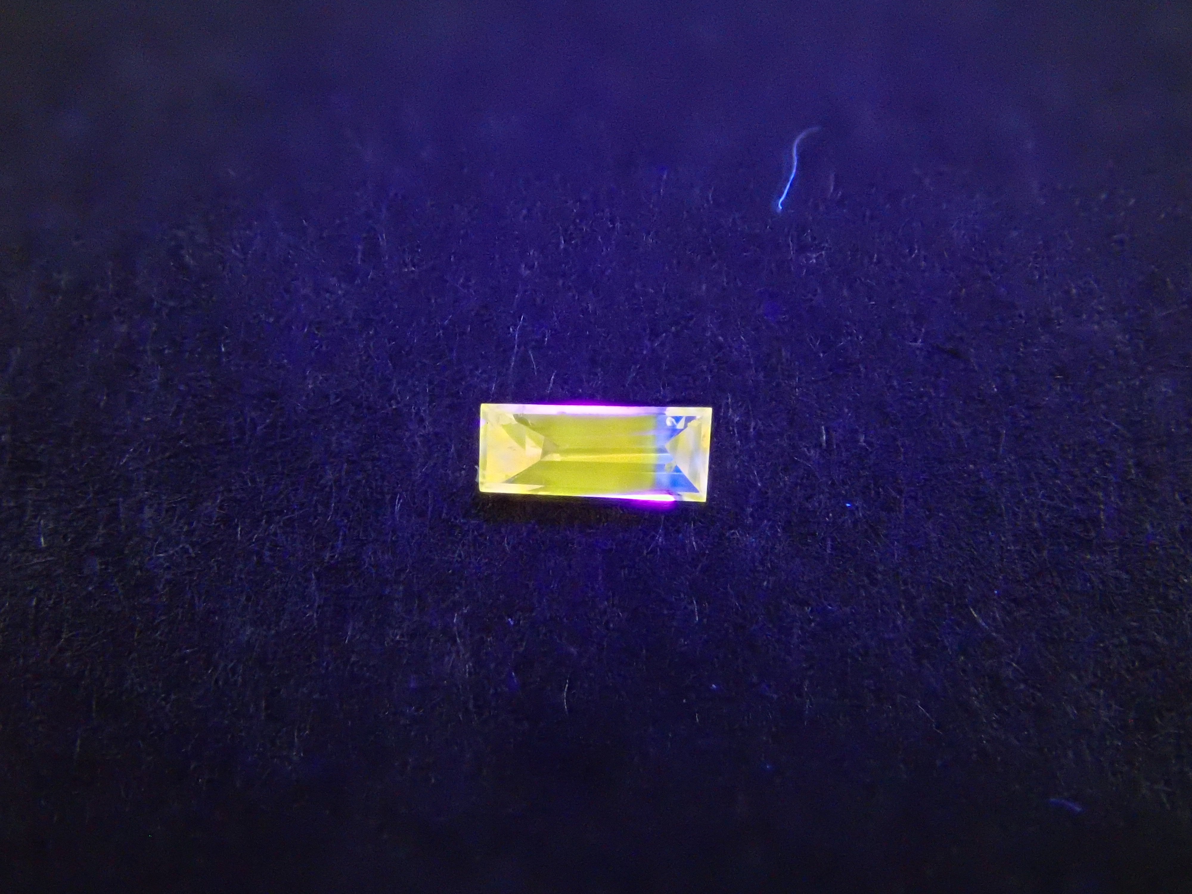 バイカラーダイヤモンド 0.020ctルース 日独鑑