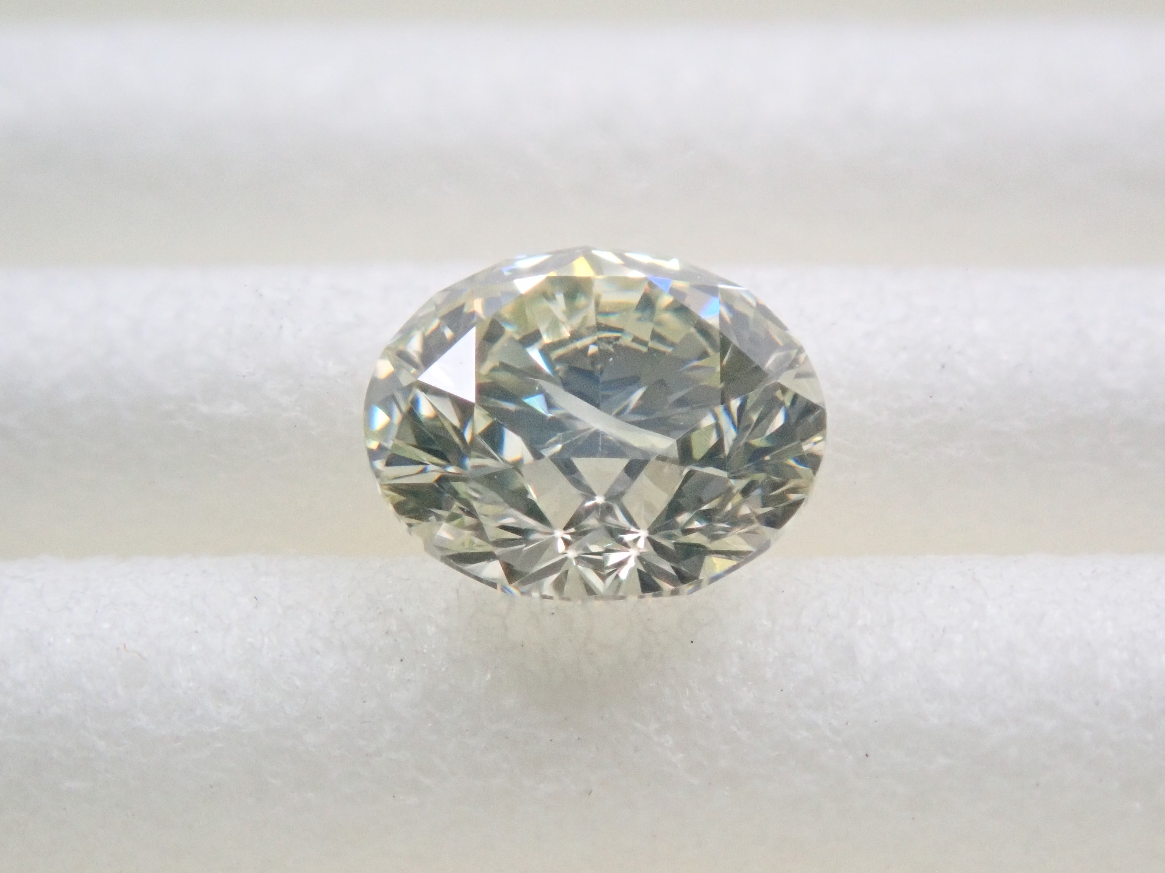 グリーンイエローダイヤモンド 0.502ctルース(VERY LIGHT GREEN YELLOW, I1)