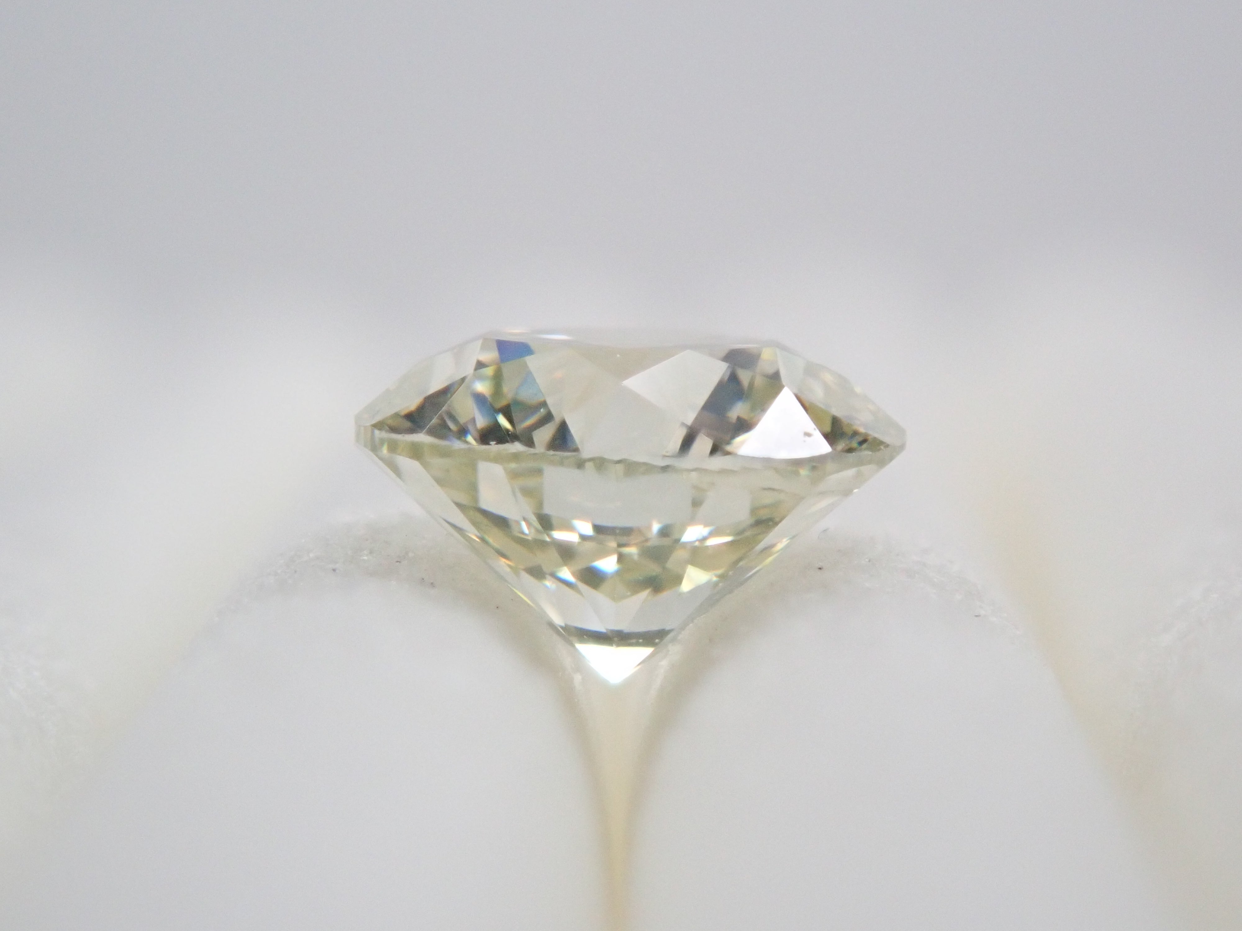 グリーンイエローダイヤモンド 0.502ctルース(VERY LIGHT GREEN YELLOW, I1)