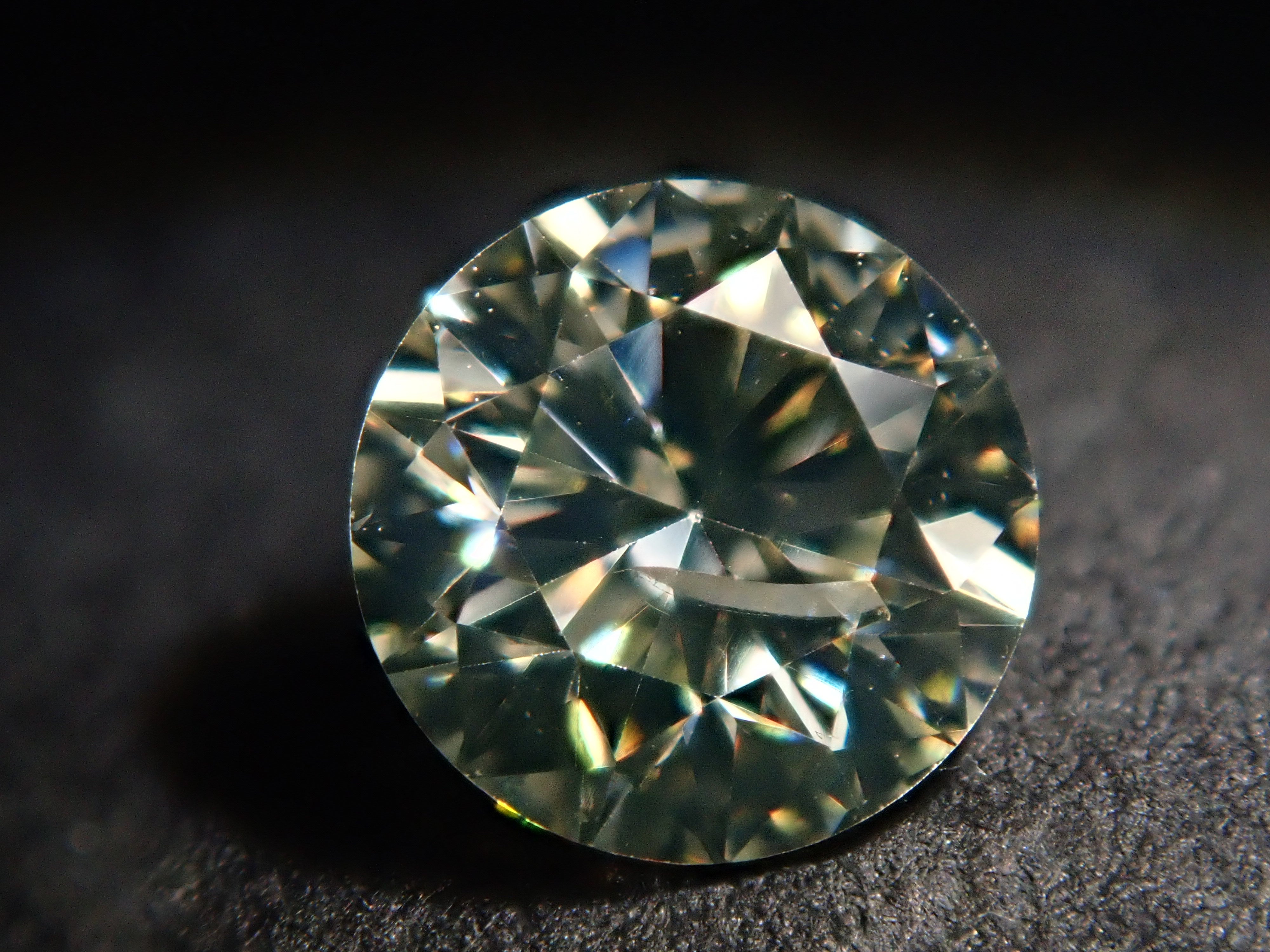 グリーンイエローダイヤモンド 0.502ctルース(VERY LIGHT GREEN YELLOW, I1)