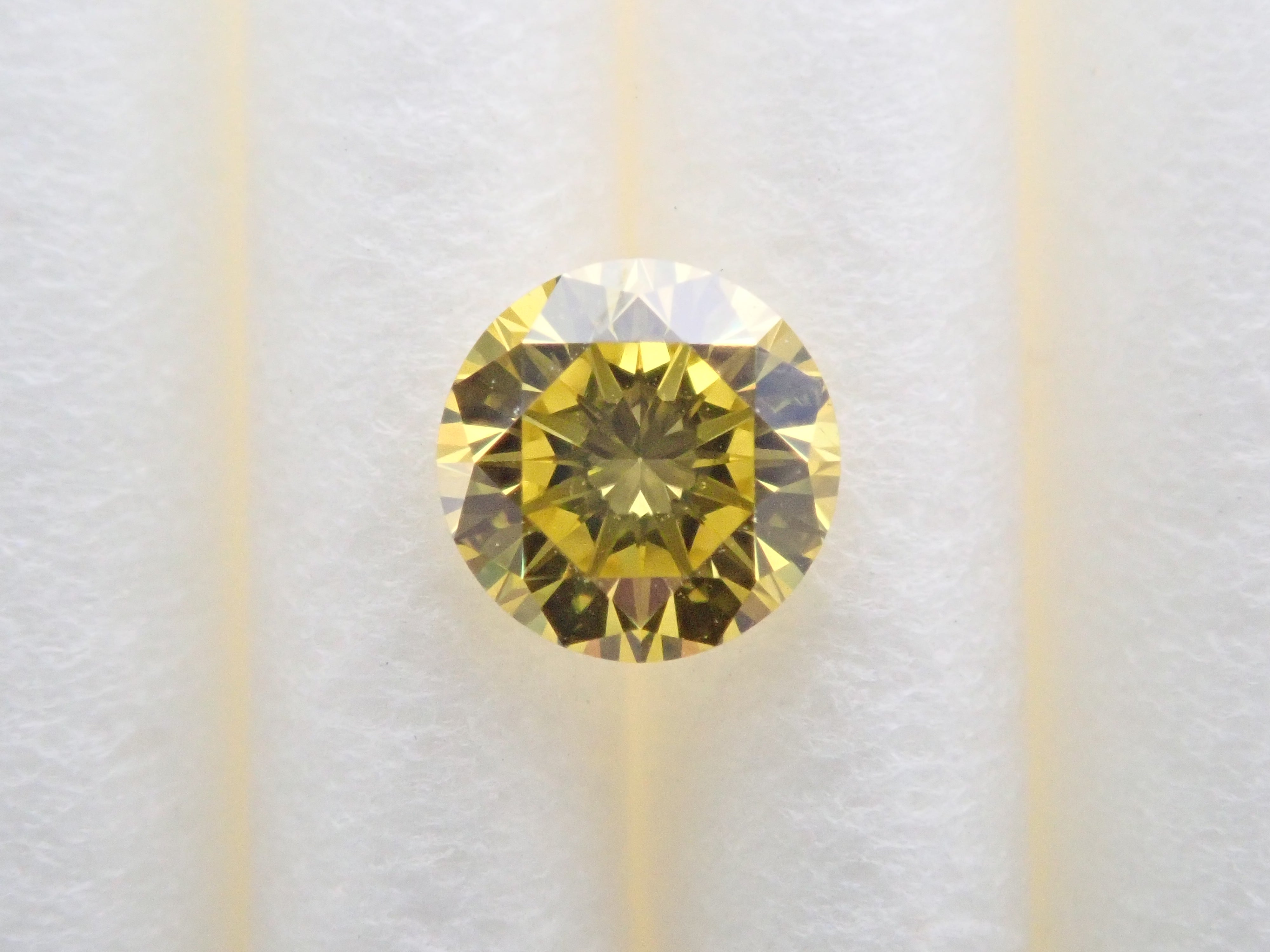 イエローダイヤモンド(トリートメント) 0.247ctルース(FANCY INTENSE GREENISH YELLOW, SI2)