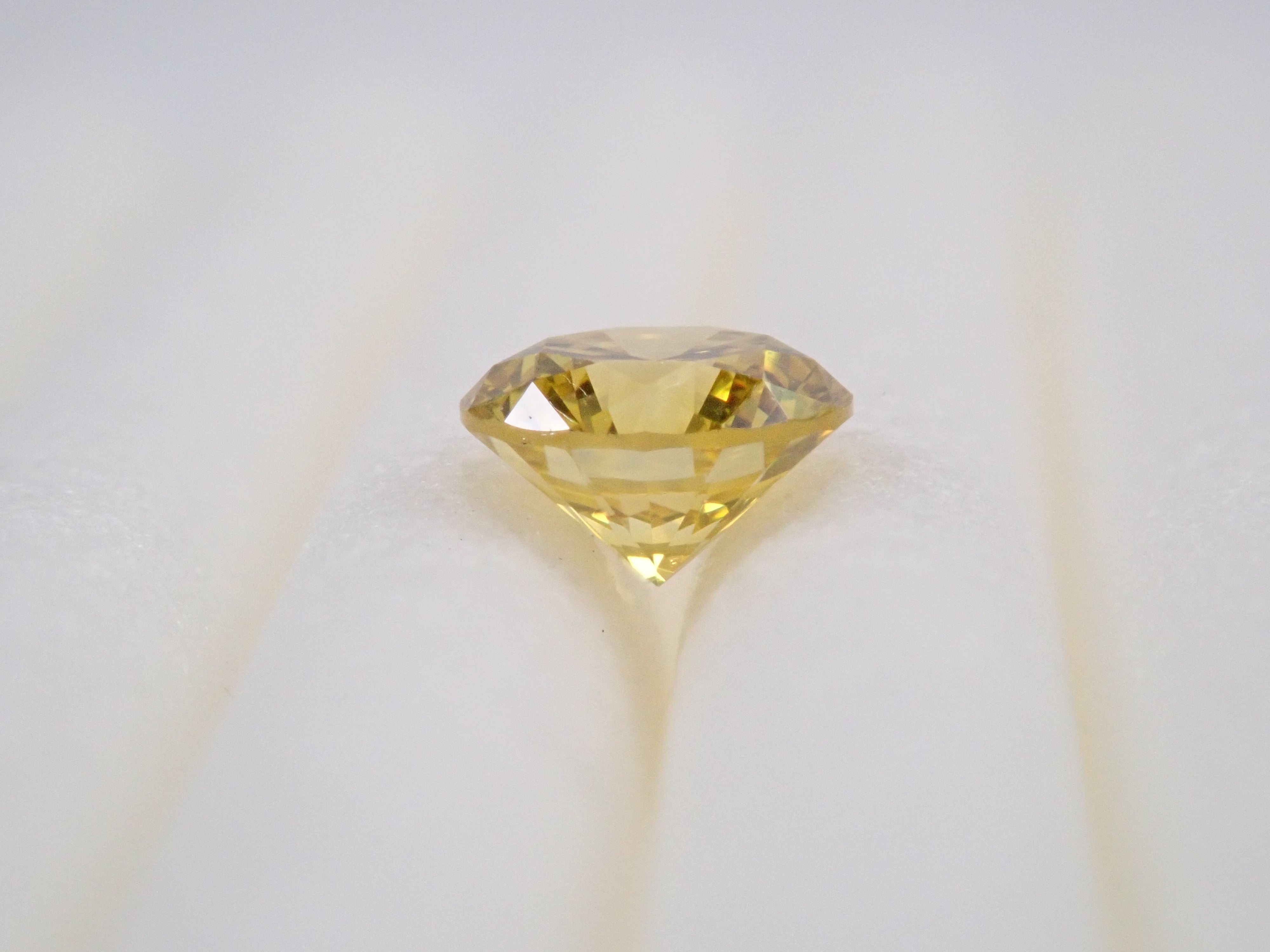 イエローダイヤモンド(トリートメント) 0.247ctルース(FANCY INTENSE GREENISH YELLOW, SI2)