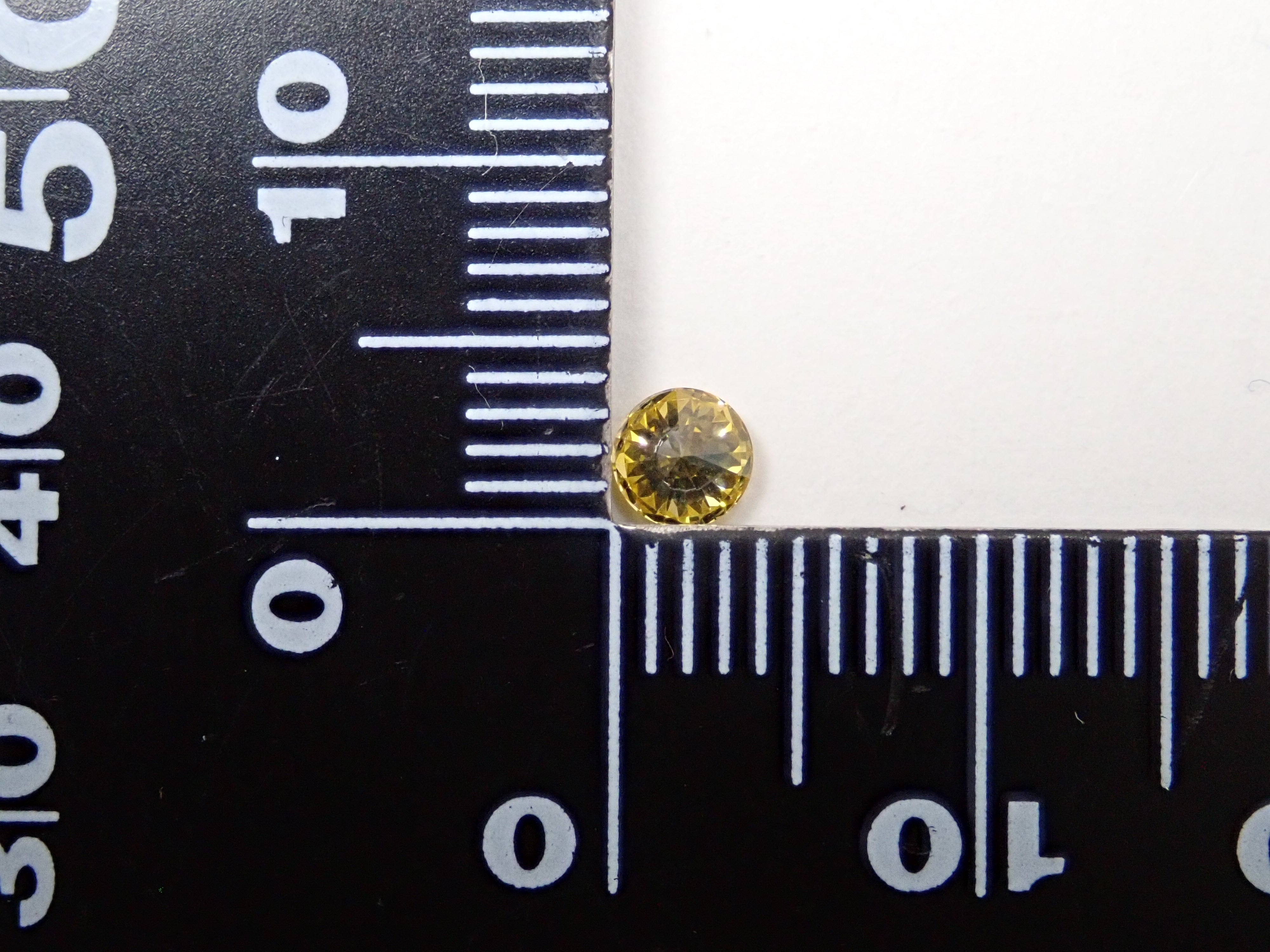 イエローダイヤモンド(トリートメント) 0.247ctルース(FANCY INTENSE GREENISH YELLOW, SI2)