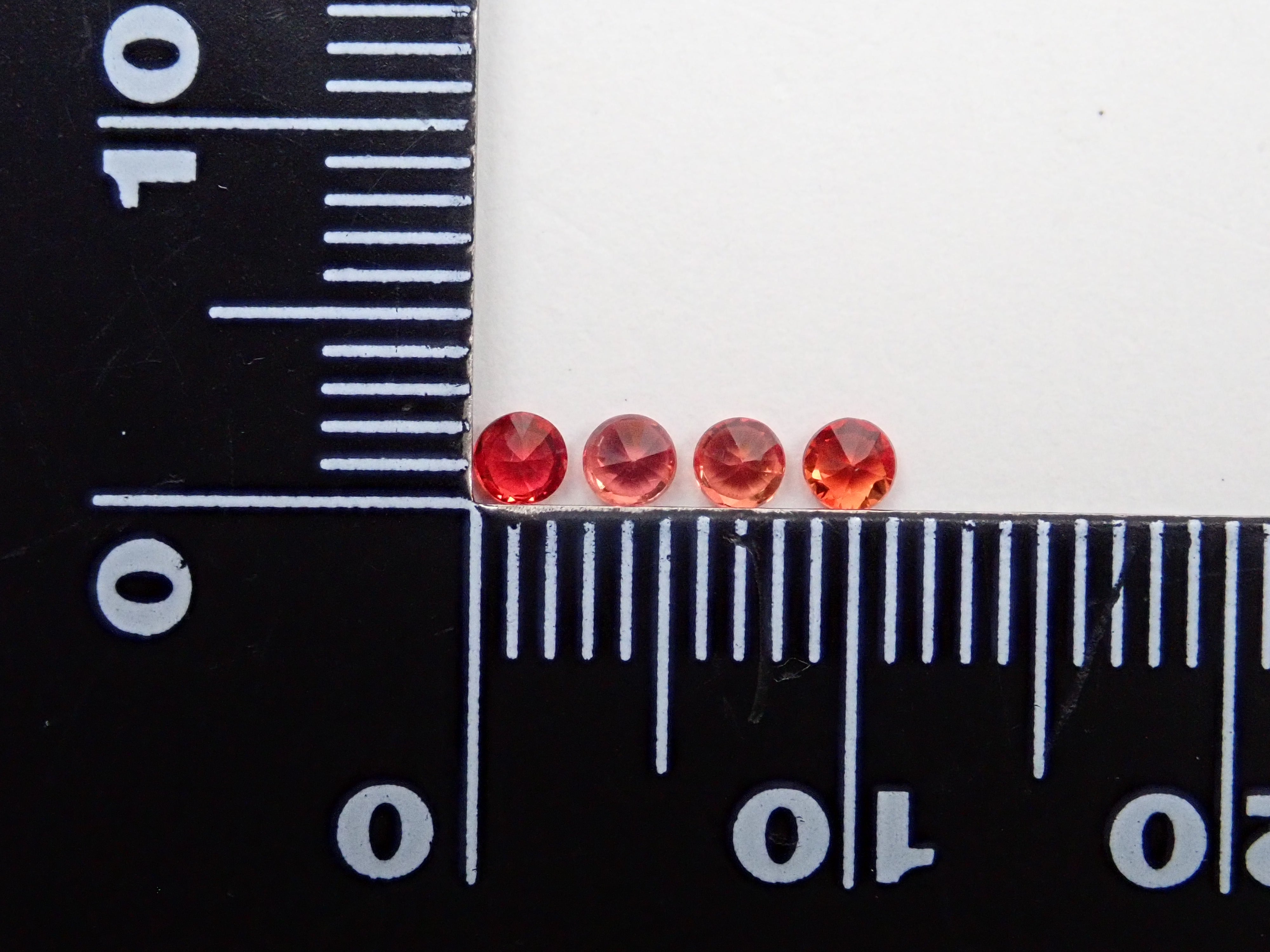 ベリリウム拡散処理サファイア1石(約2.5mm,ラウンドカット)