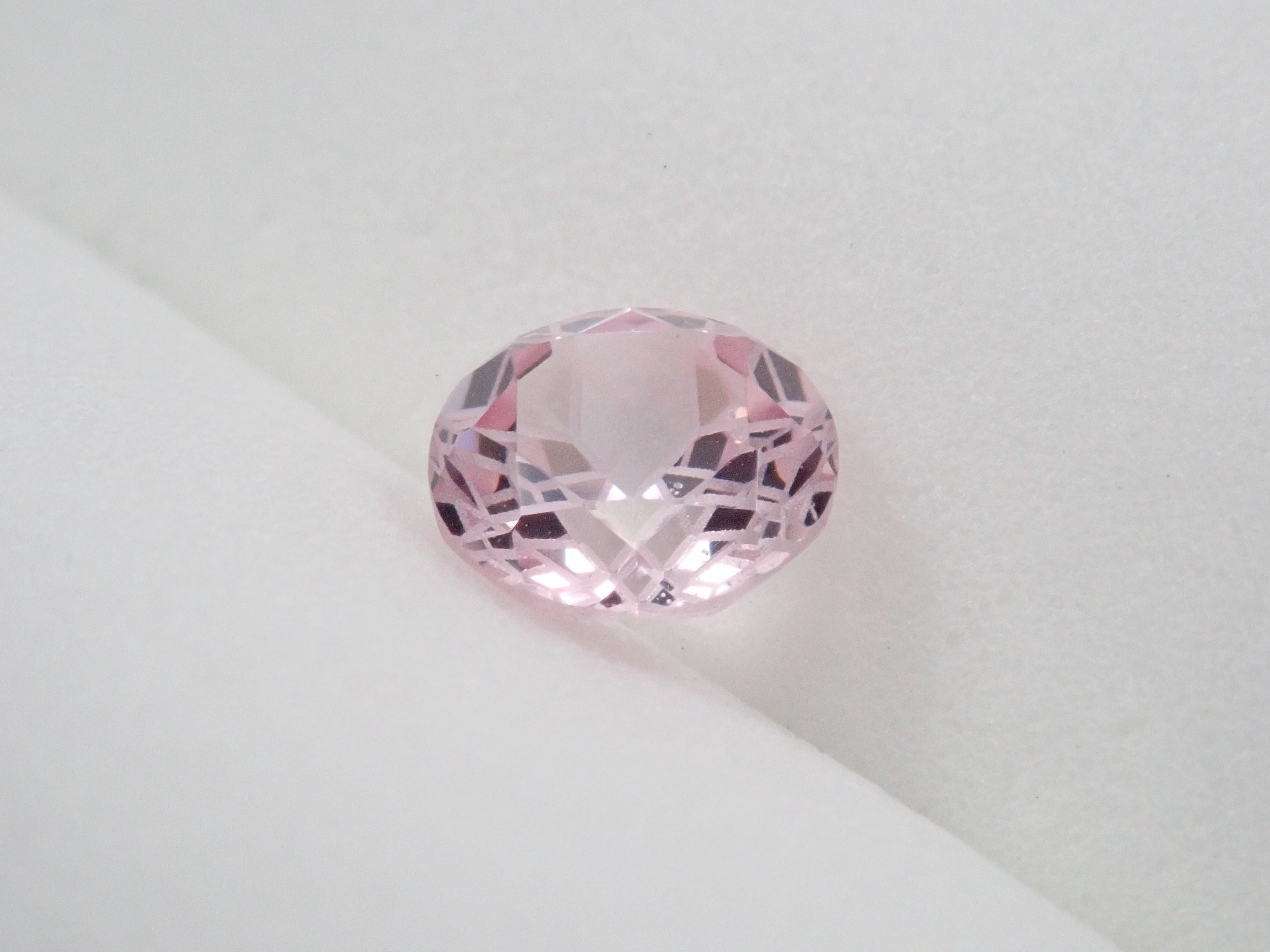 【ダンデライオンカット】ピンクスピネル 5.7mm/0.845ct ルース《コラボ》日独鑑 ワッペン付