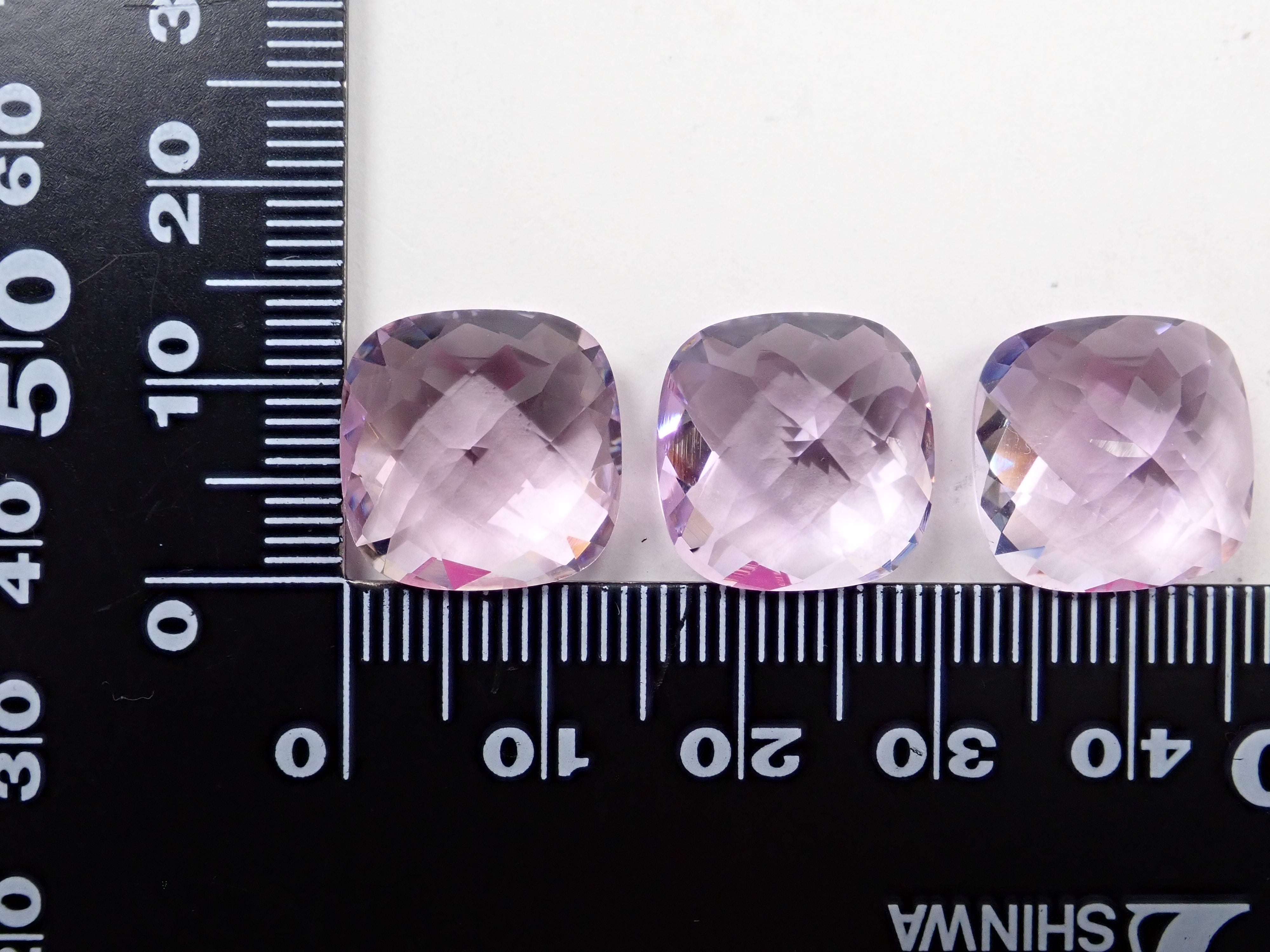 ピンクアメジスト1石(チェッカーボードカット,約10ct,14×14mm)