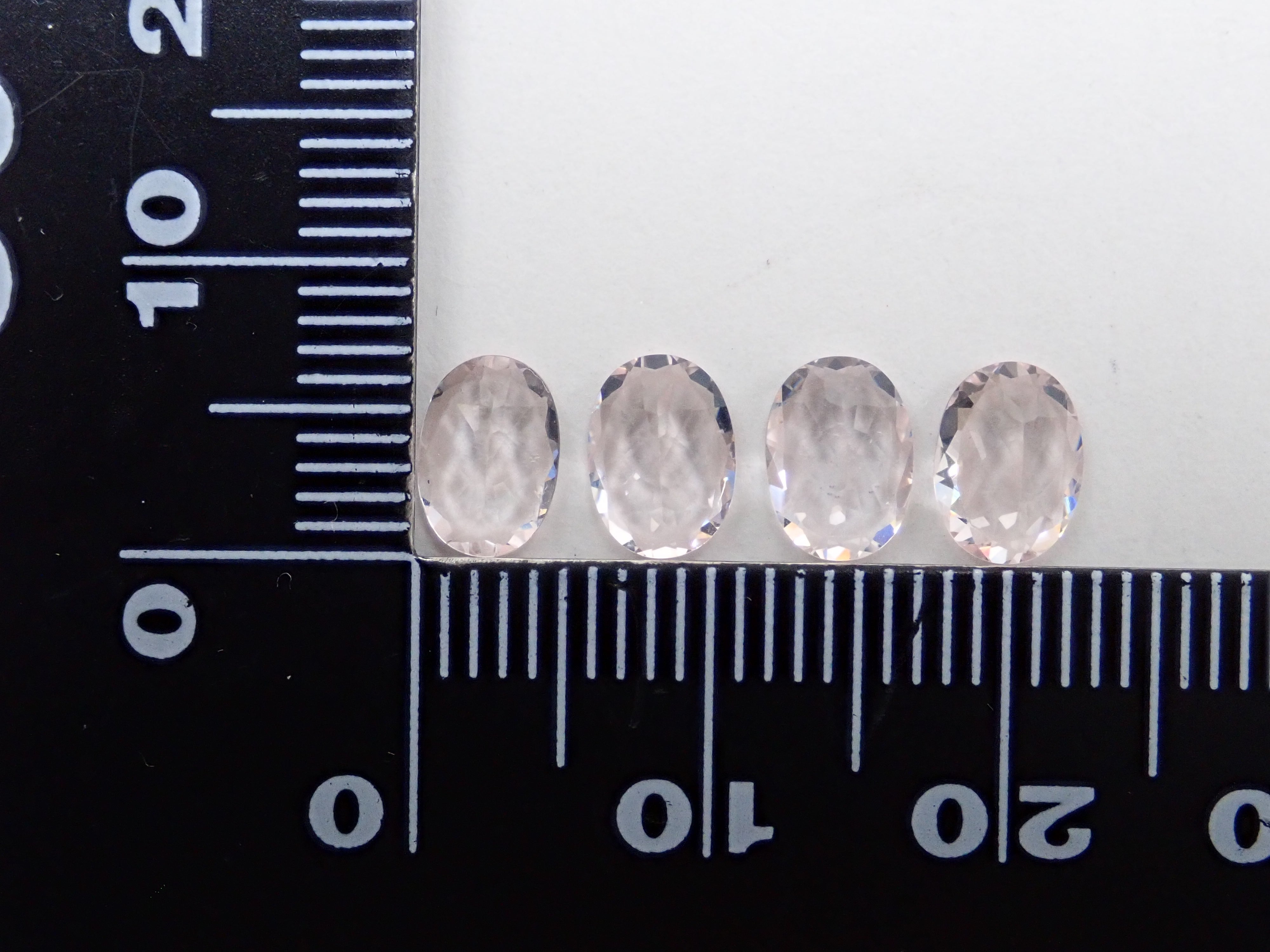 モルガナイト1石(オーバルカット,5×7mm)《4月新誕生石》