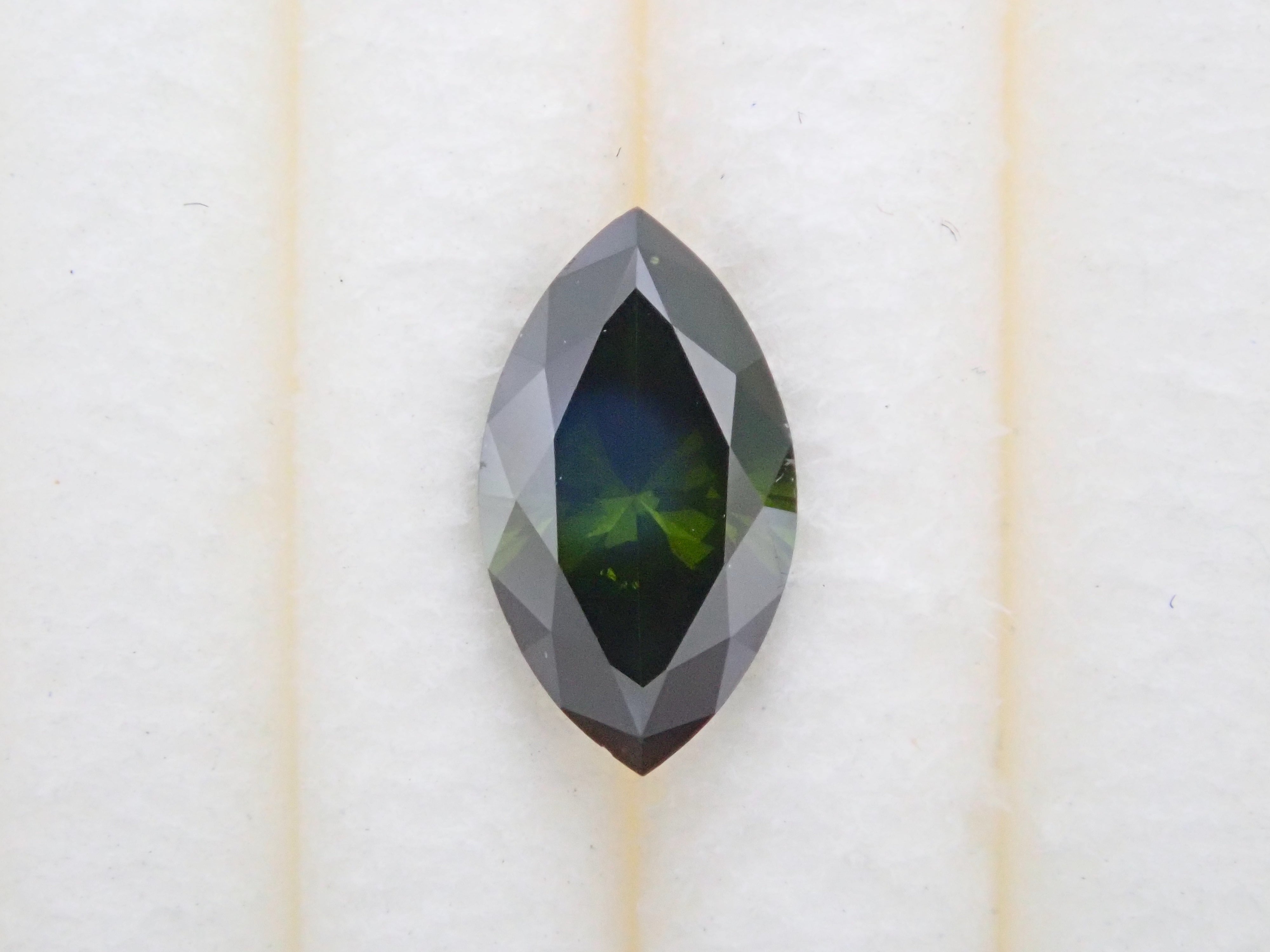 フォレストグリーンダイヤモンド(トリートメント) 0.326ctルース(FANCY DARK GRAY GREEN, SI-2)