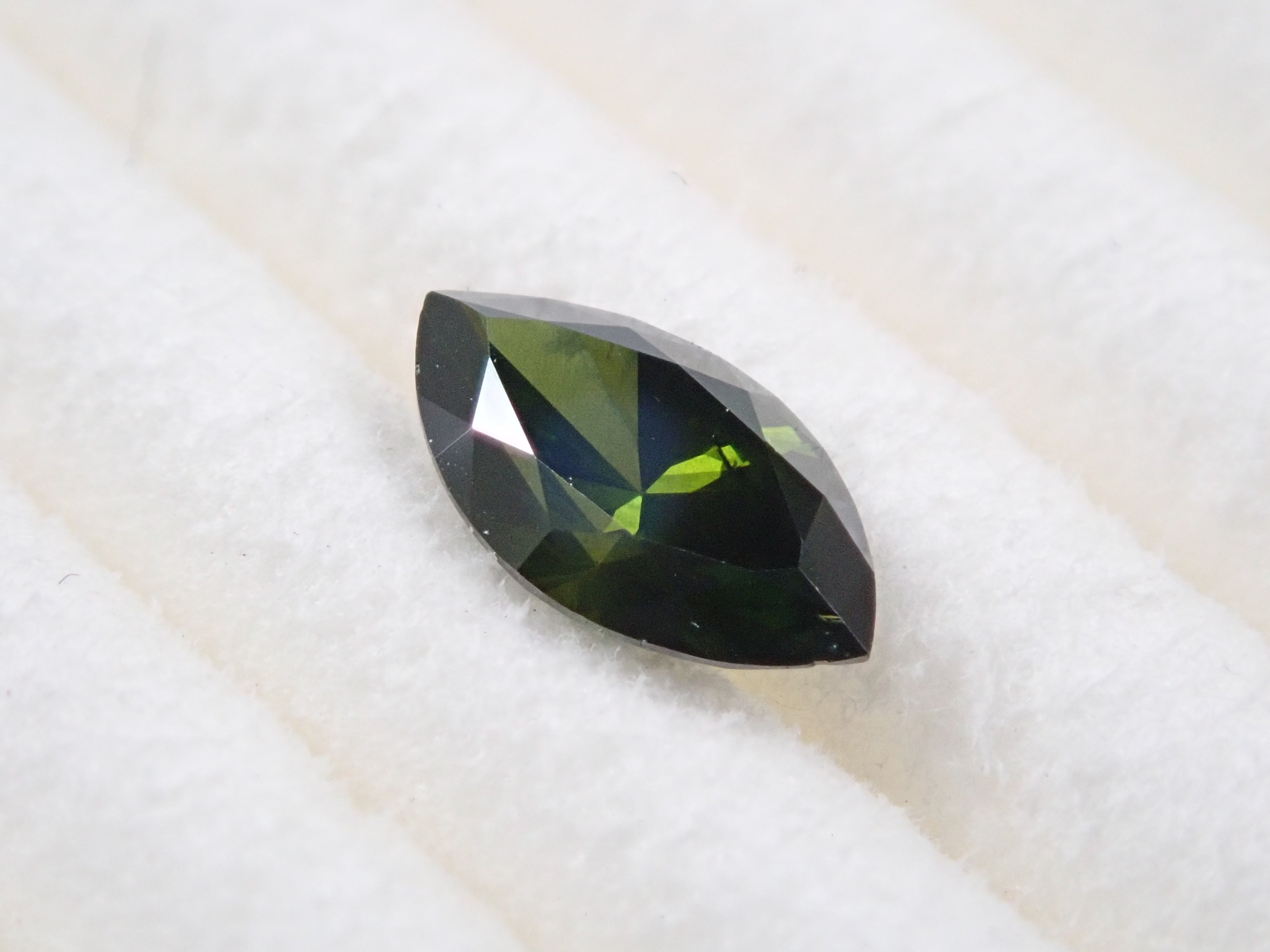 フォレストグリーンダイヤモンド(トリートメント) 0.326ctルース(FANCY DARK GRAY GREEN, SI-2)