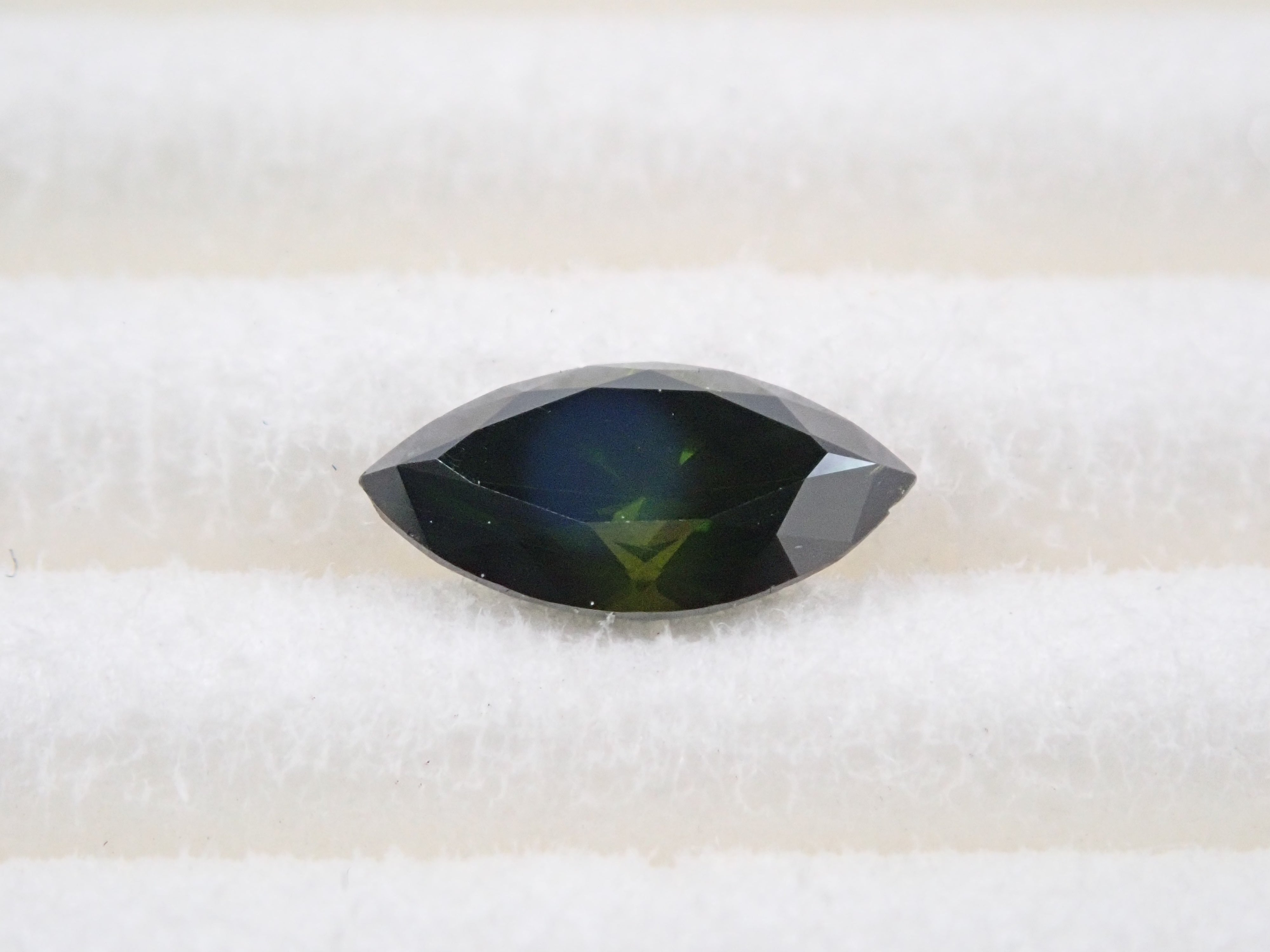 フォレストグリーンダイヤモンド(トリートメント) 0.326ctルース(FANCY DARK GRAY GREEN, SI-2)