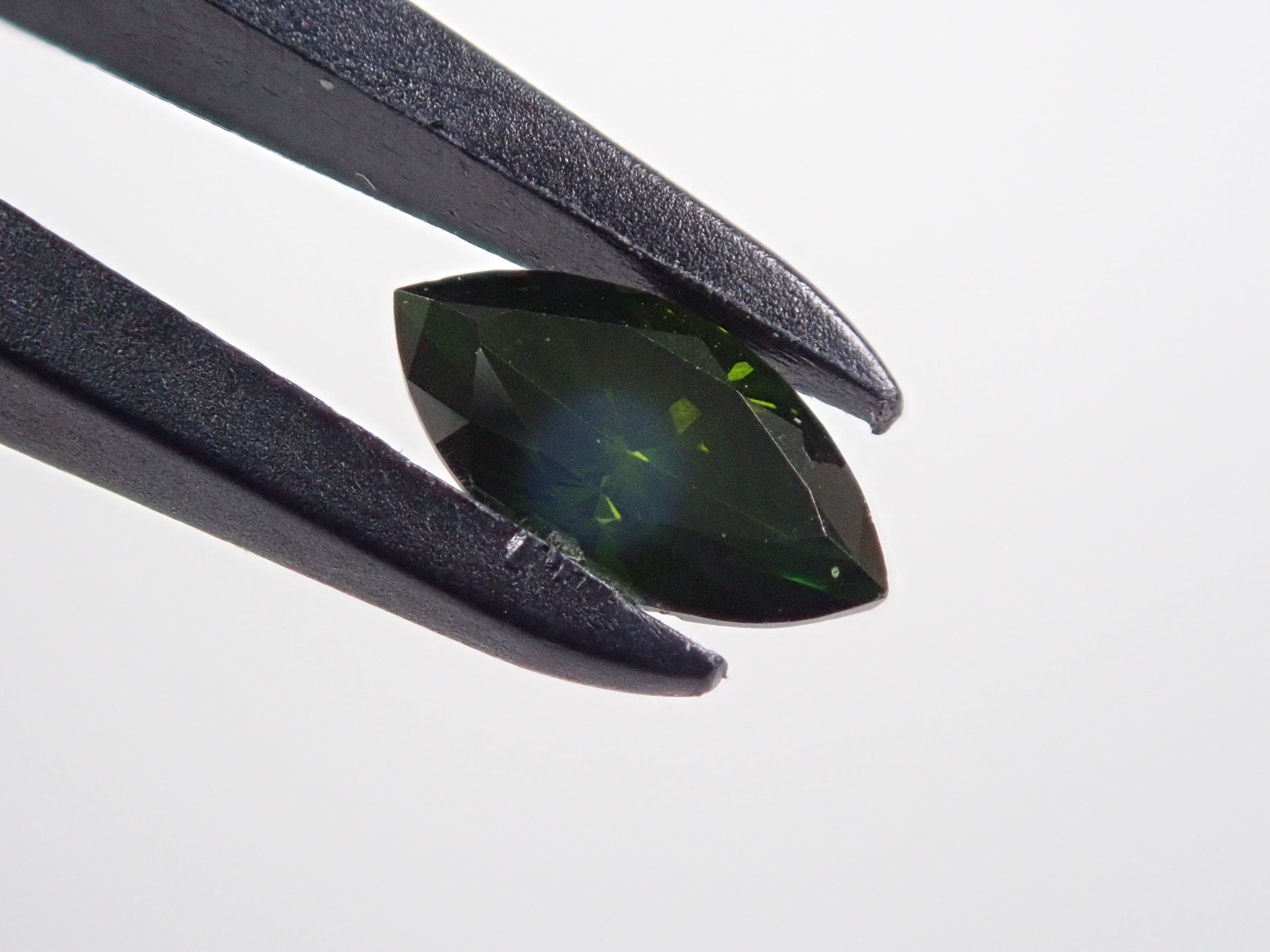 フォレストグリーンダイヤモンド(トリートメント) 0.326ctルース(FANCY DARK GRAY GREEN, SI-2)