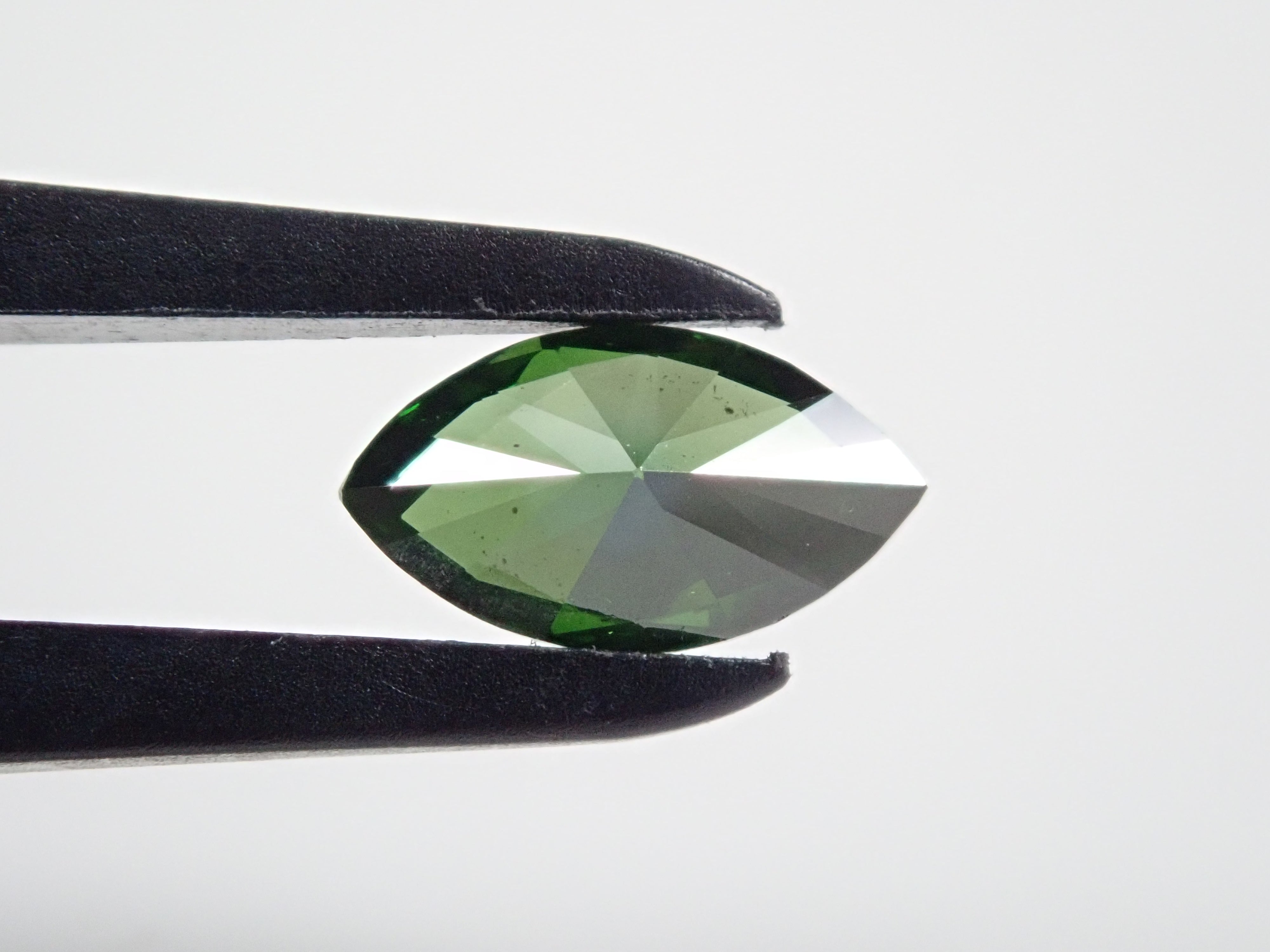 フォレストグリーンダイヤモンド(トリートメント) 0.431ctルース(FANCY DARK GRAY GREEN, SI-2)