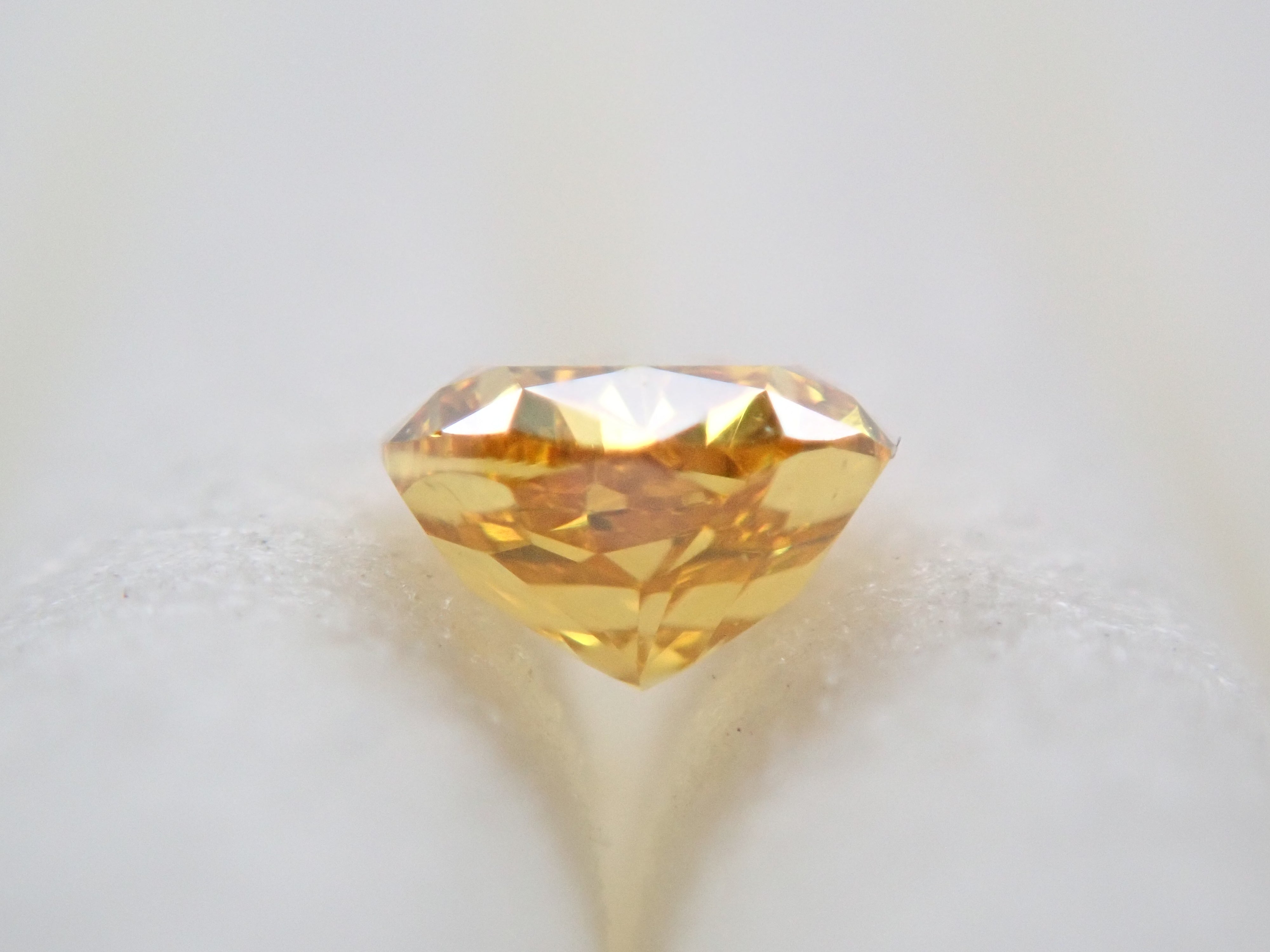【32501256掲載】イエローダイヤモンド 0.167ctルース(FANCY VIVID ORANGY YELLOW, VS-2)