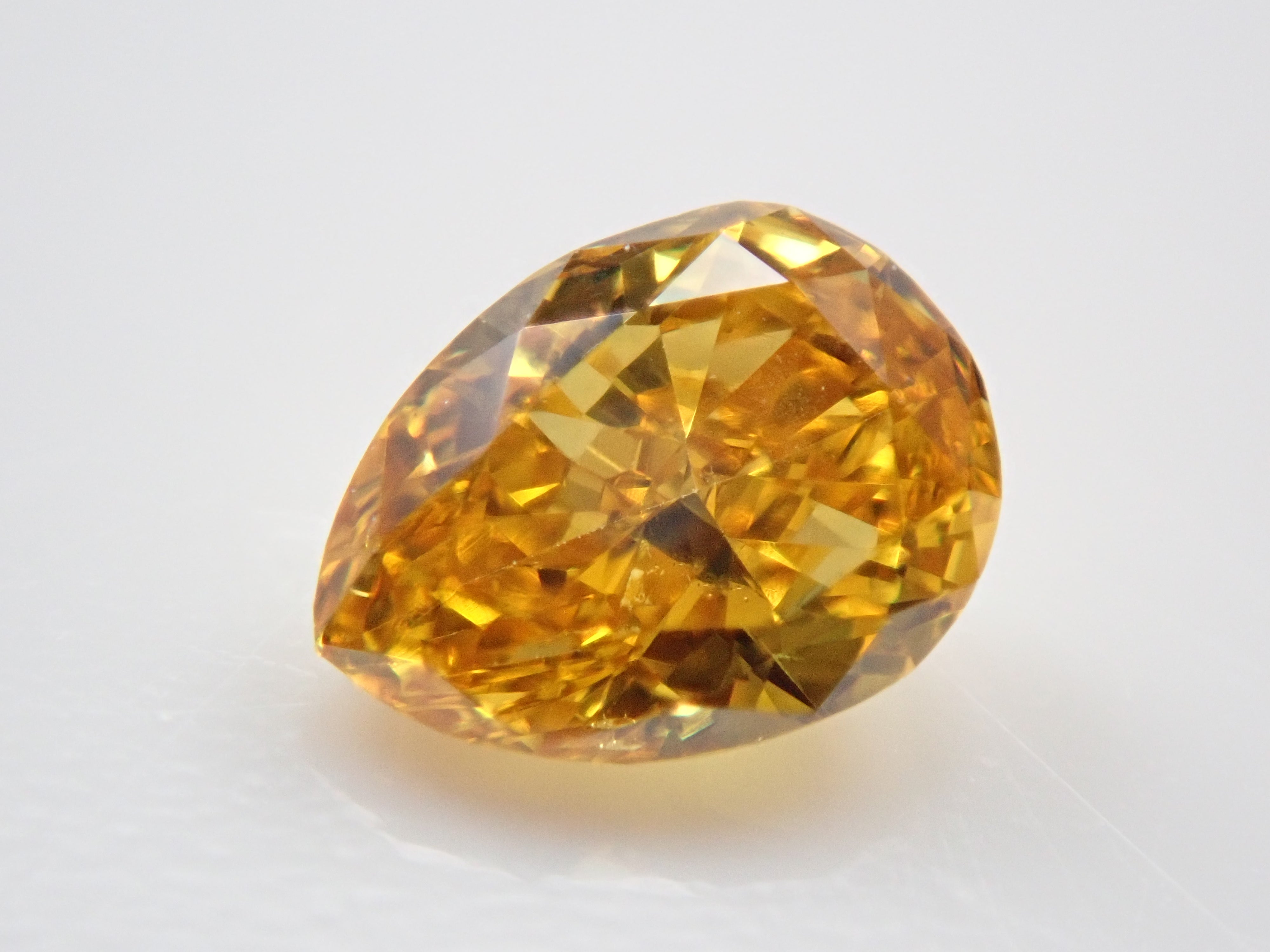 【32501256掲載】イエローダイヤモンド 0.167ctルース(FANCY VIVID ORANGY YELLOW, VS-2)