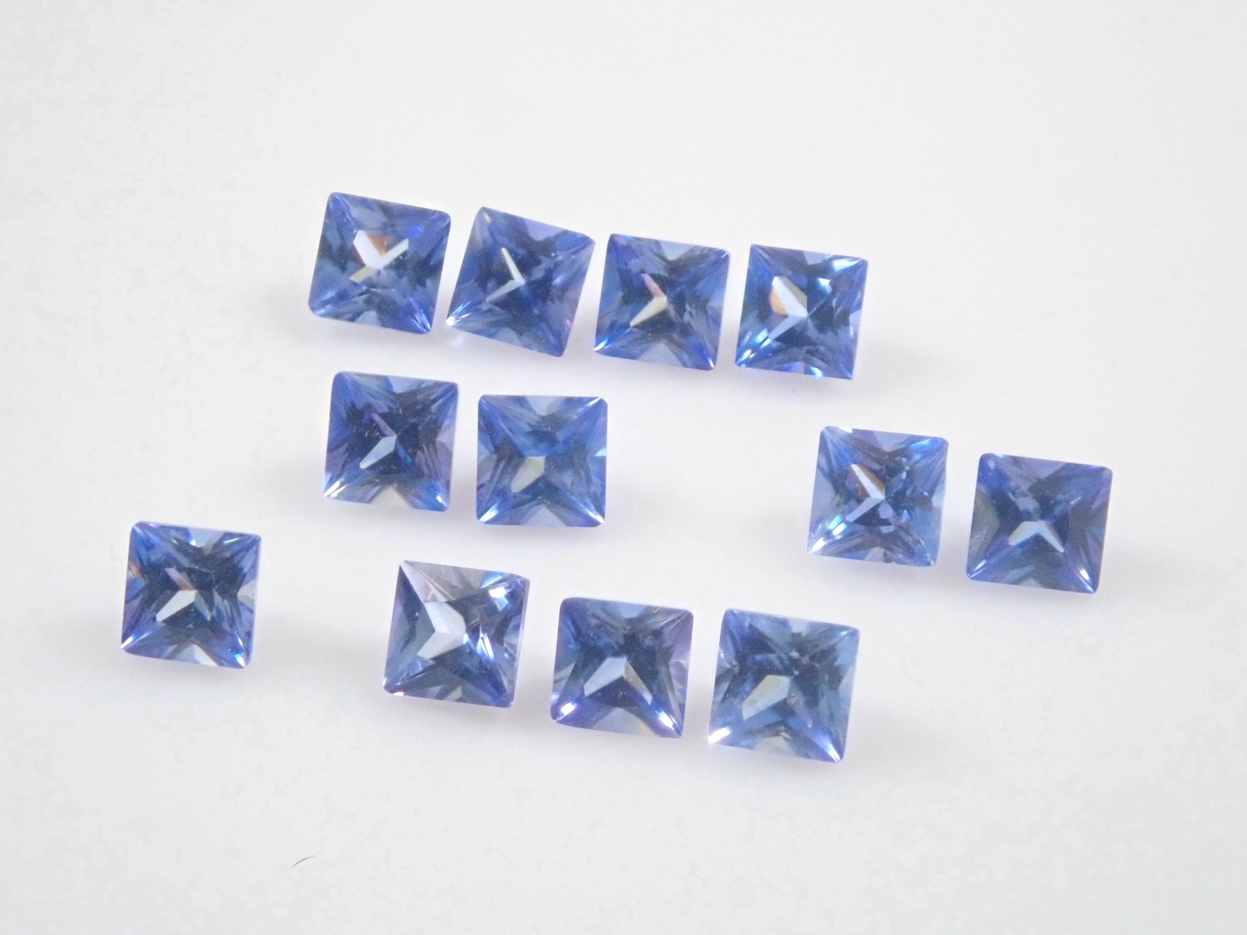 ベニトアイト1石(プリンセスカット,2.2mm)