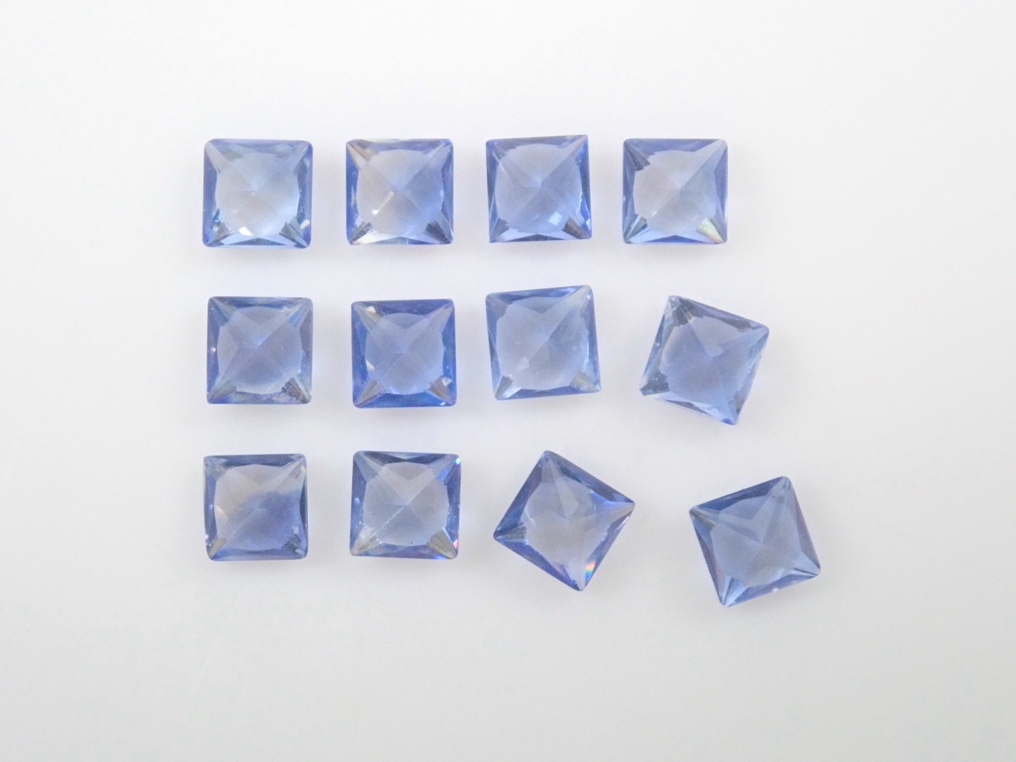 ベニトアイト1石(プリンセスカット,2.2mm)