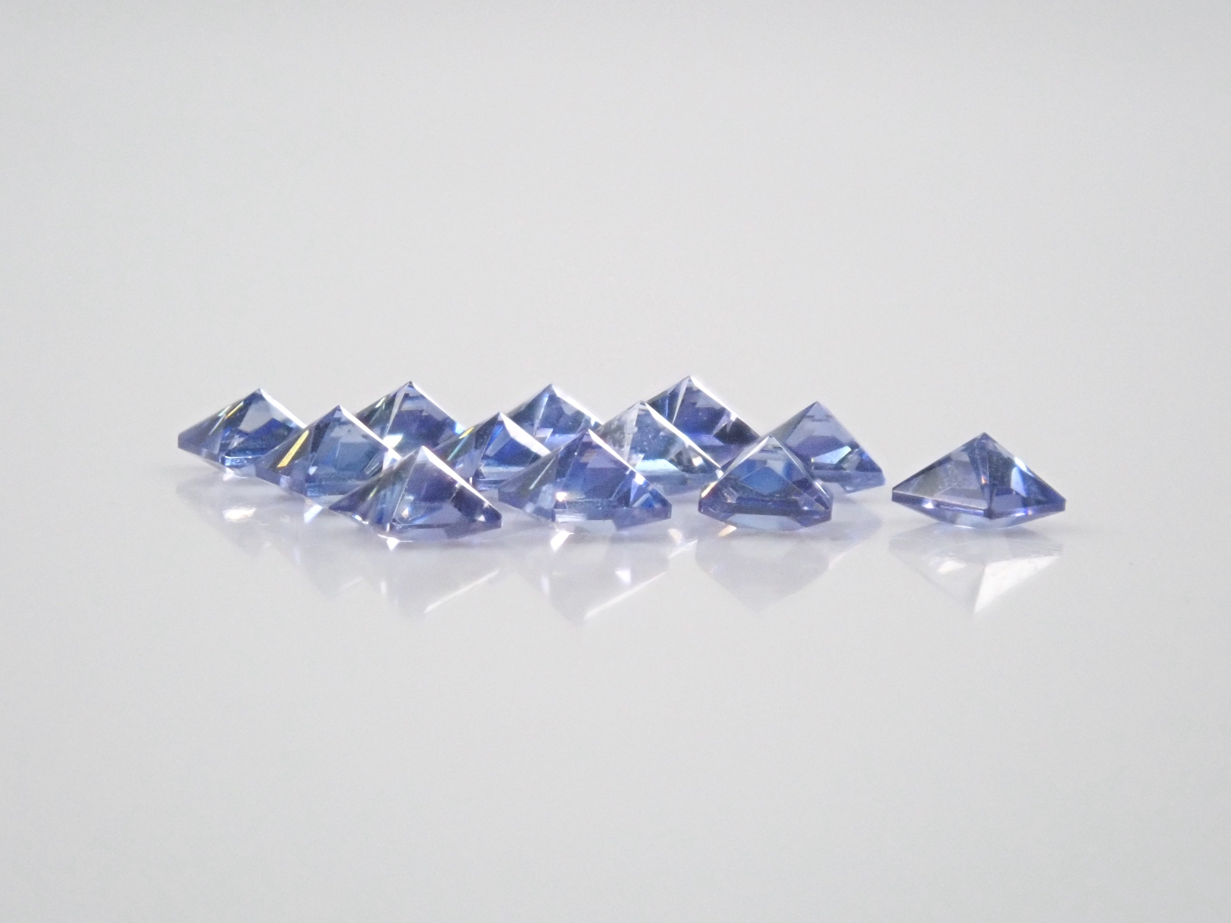 ベニトアイト1石(プリンセスカット,2.2mm)