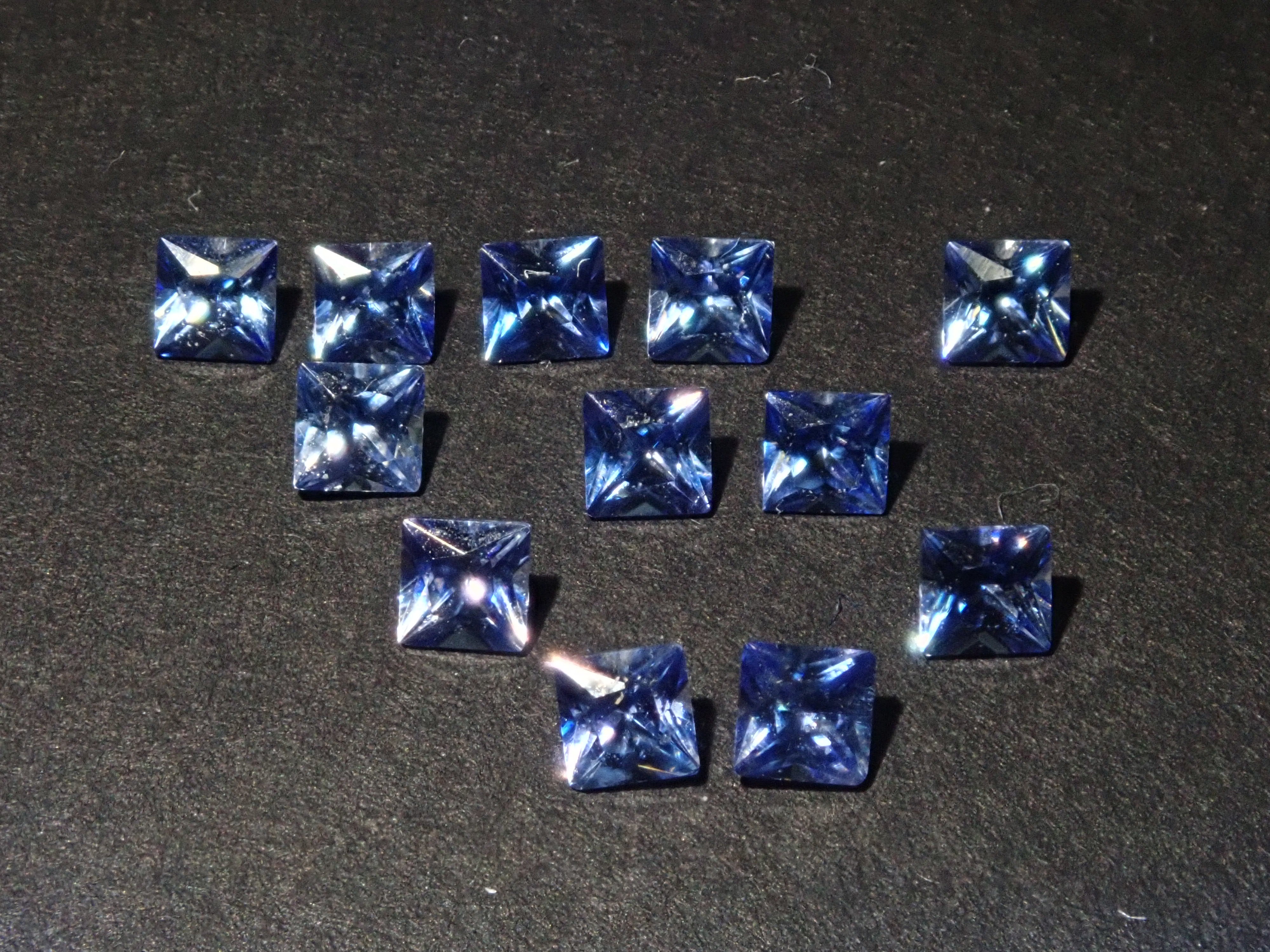 ベニトアイト1石(プリンセスカット,2.2mm)