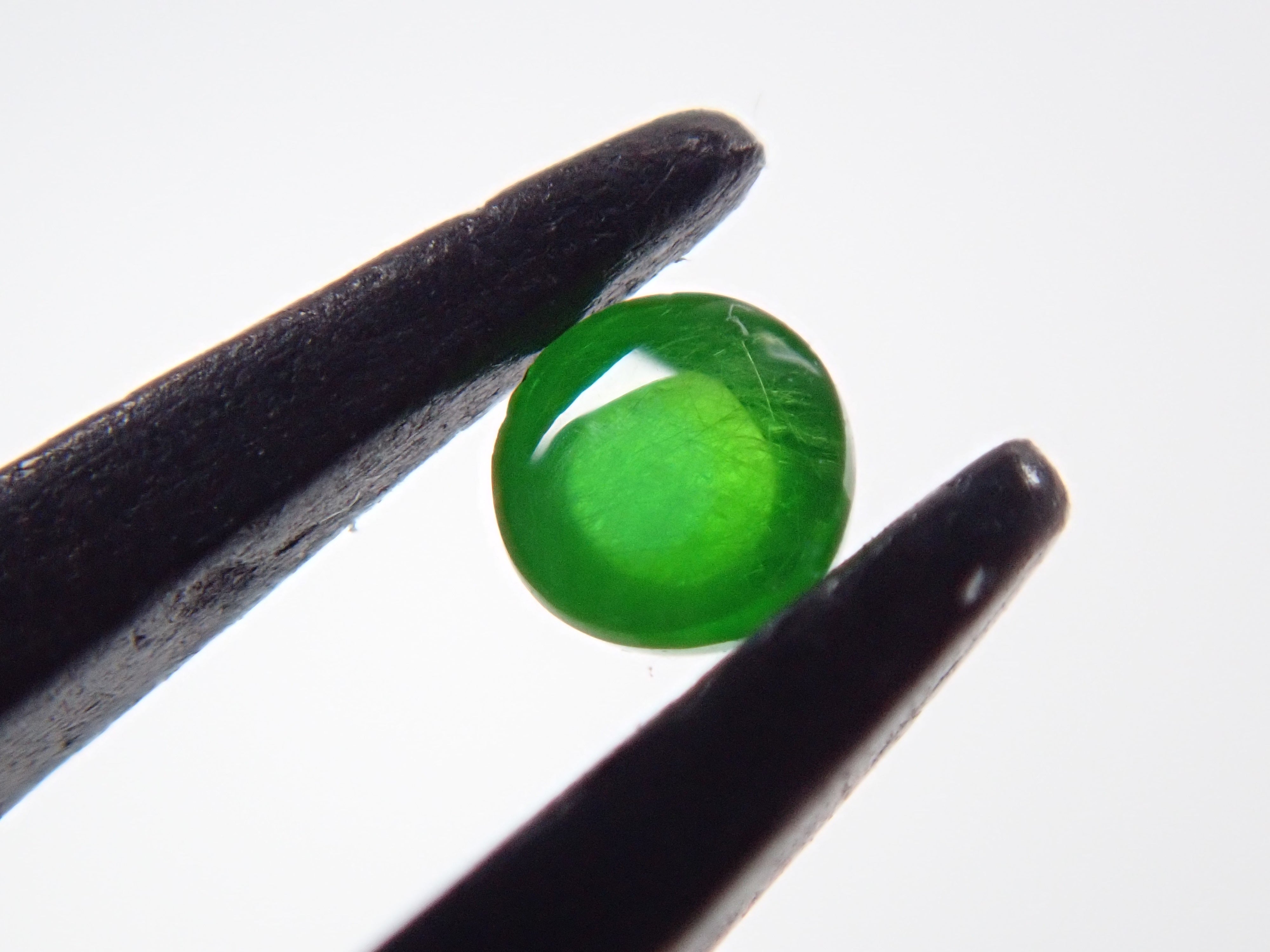 ロシア産デマントイドガーネット(ホーステール認む)2mm/0.053ctルース