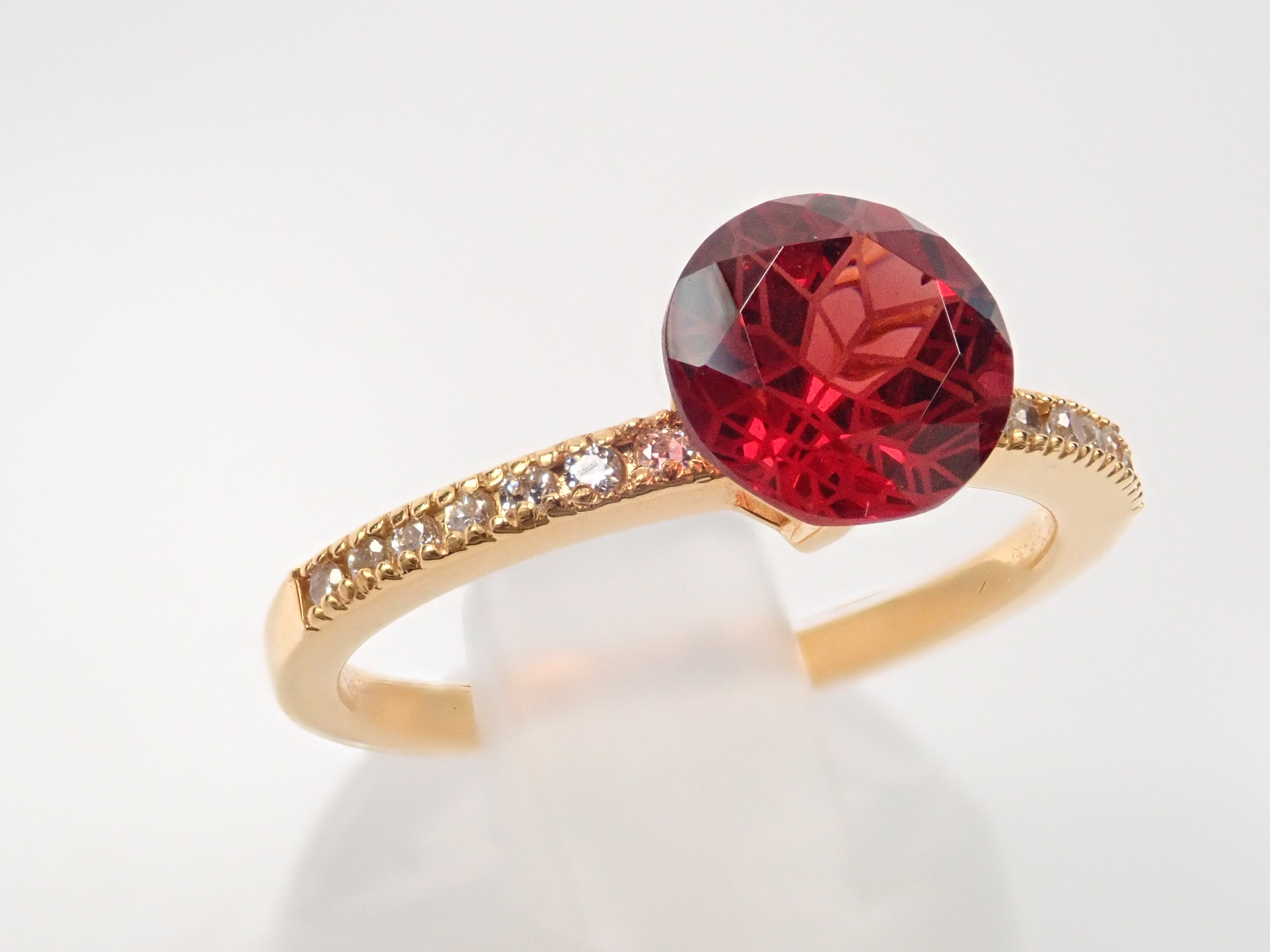 【ダンデライオンカット】アルマンディンガーネット 1.60ctルース