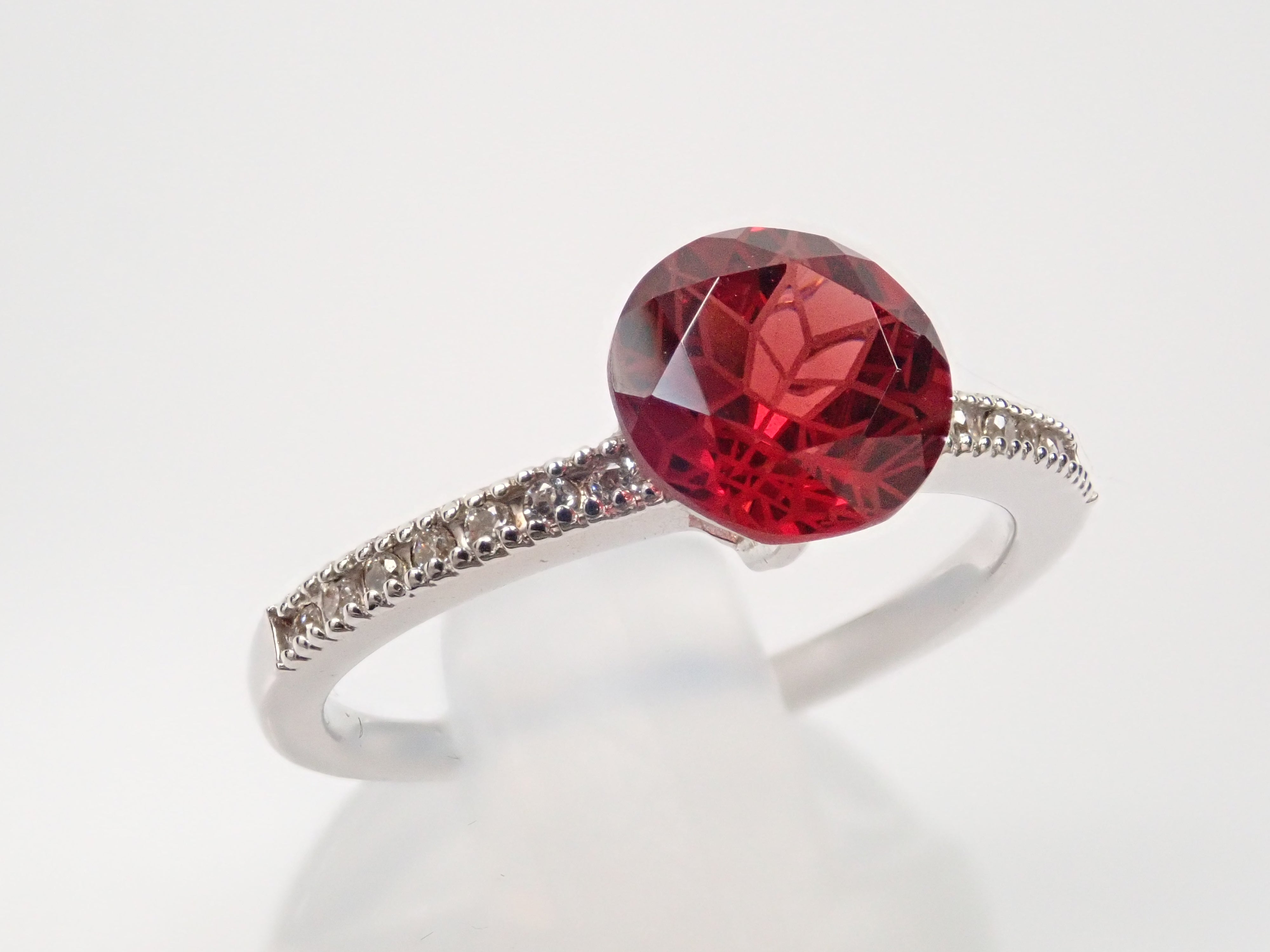 【ダンデライオンカット】アルマンディンガーネット 1.60ctルース