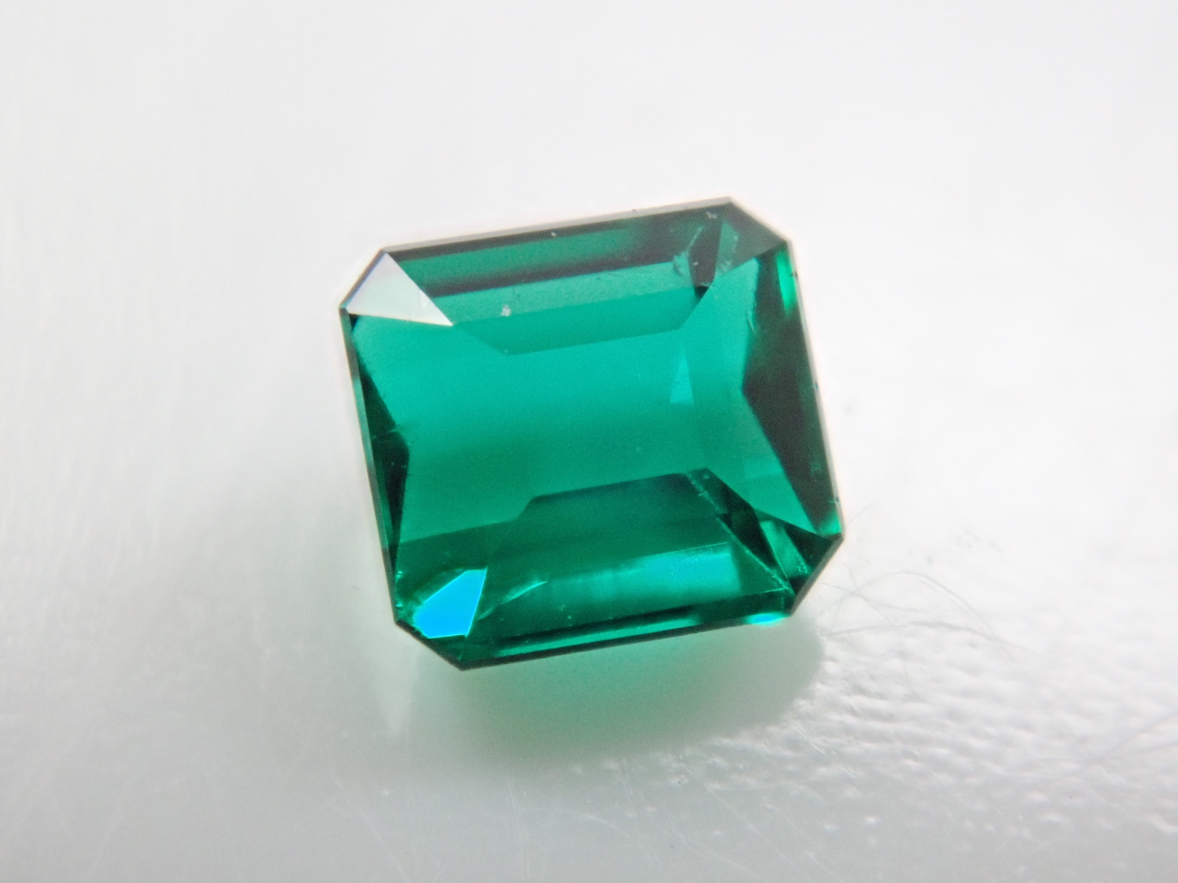 コロンビア産ノンオイルエメラルド 0.090ctルース GIA
