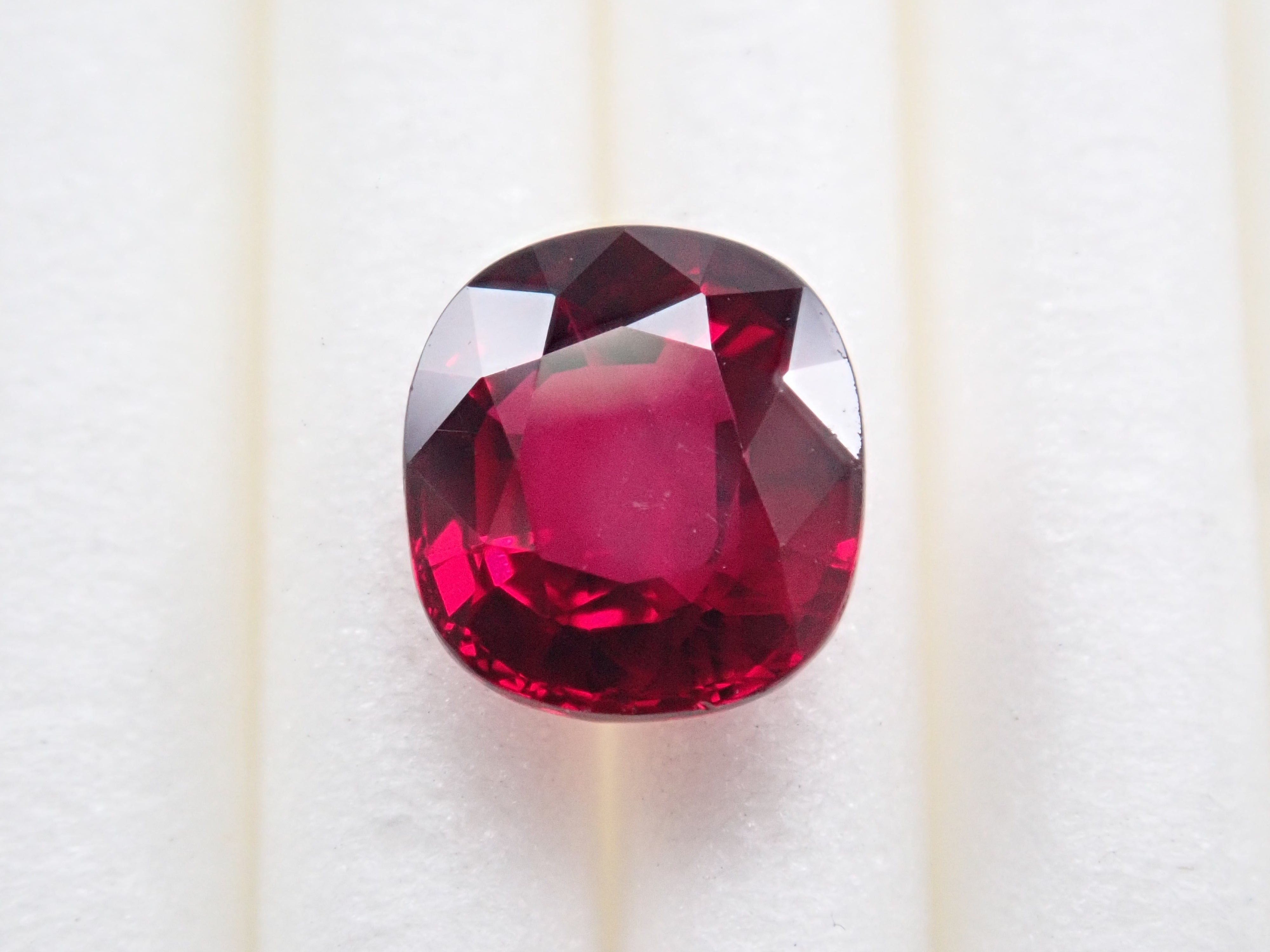 タイ産クリムゾンレッドルビー 1.160ctルース GIA