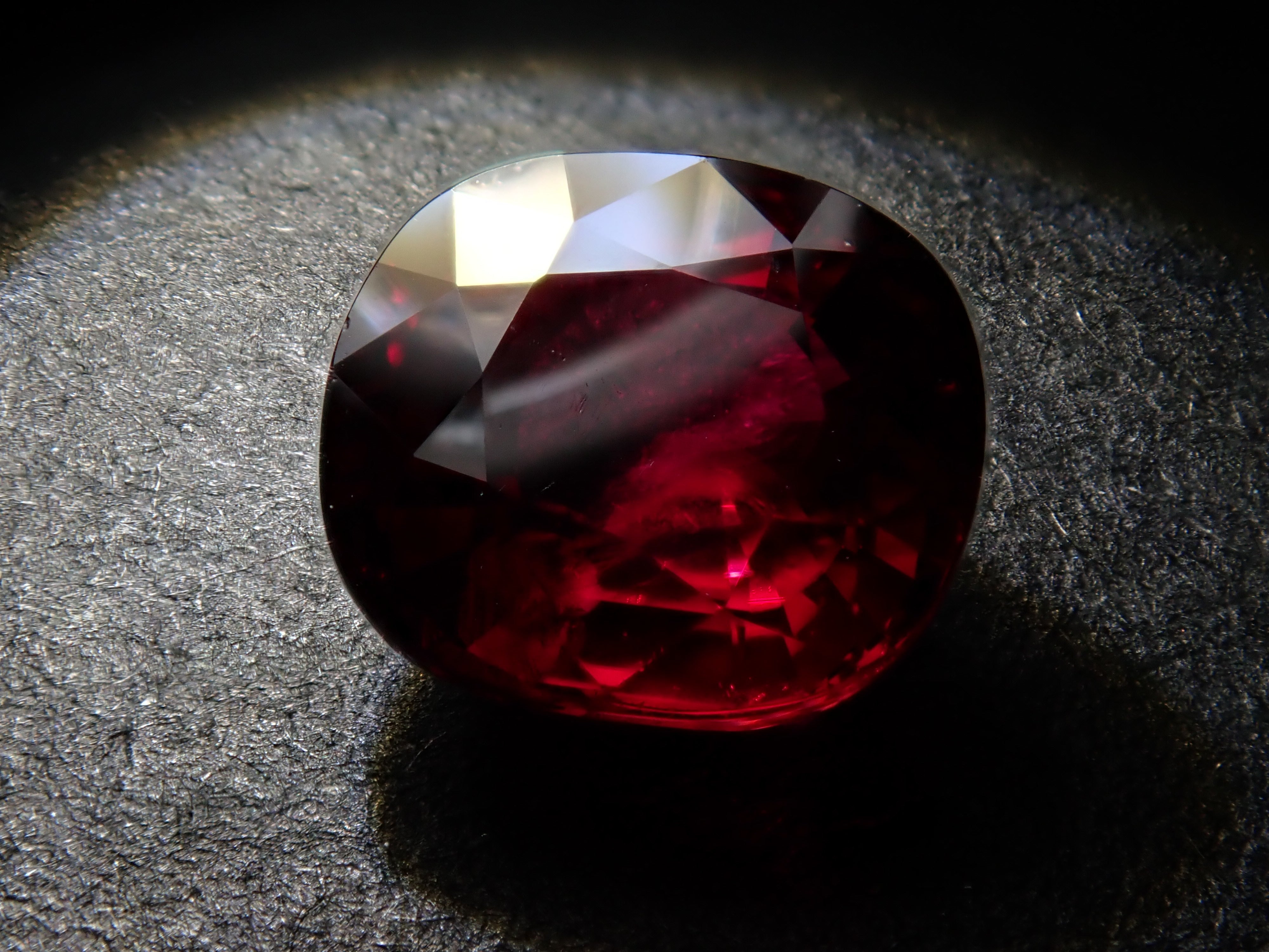 タイ産クリムゾンレッドルビー 1.160ctルース GIA