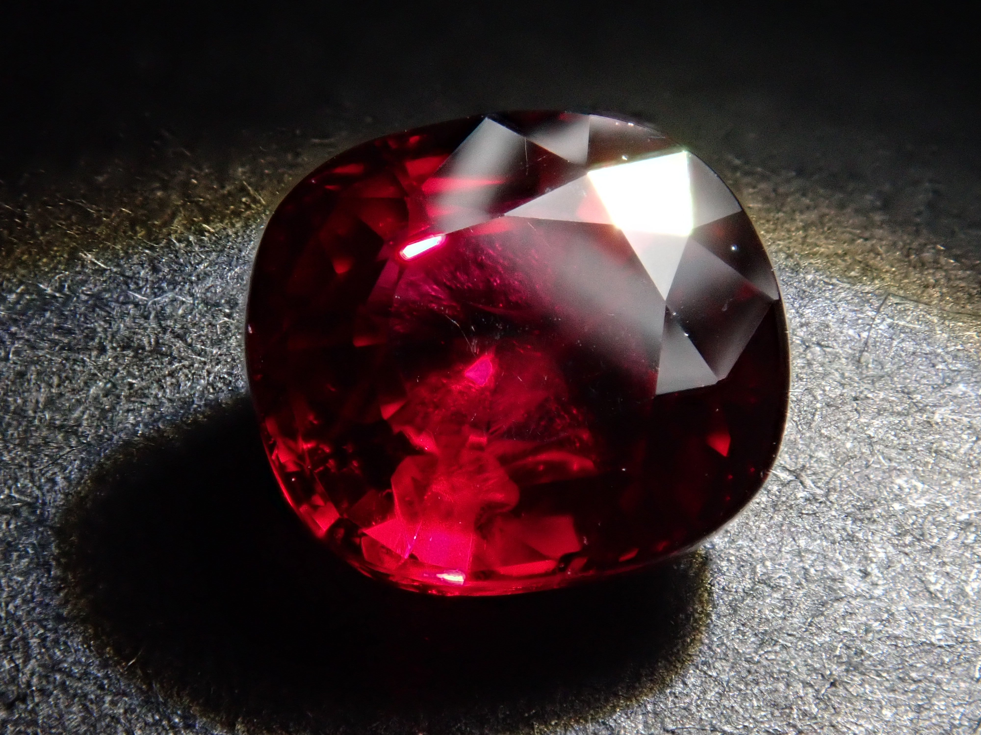 タイ産クリムゾンレッドルビー 1.160ctルース GIA