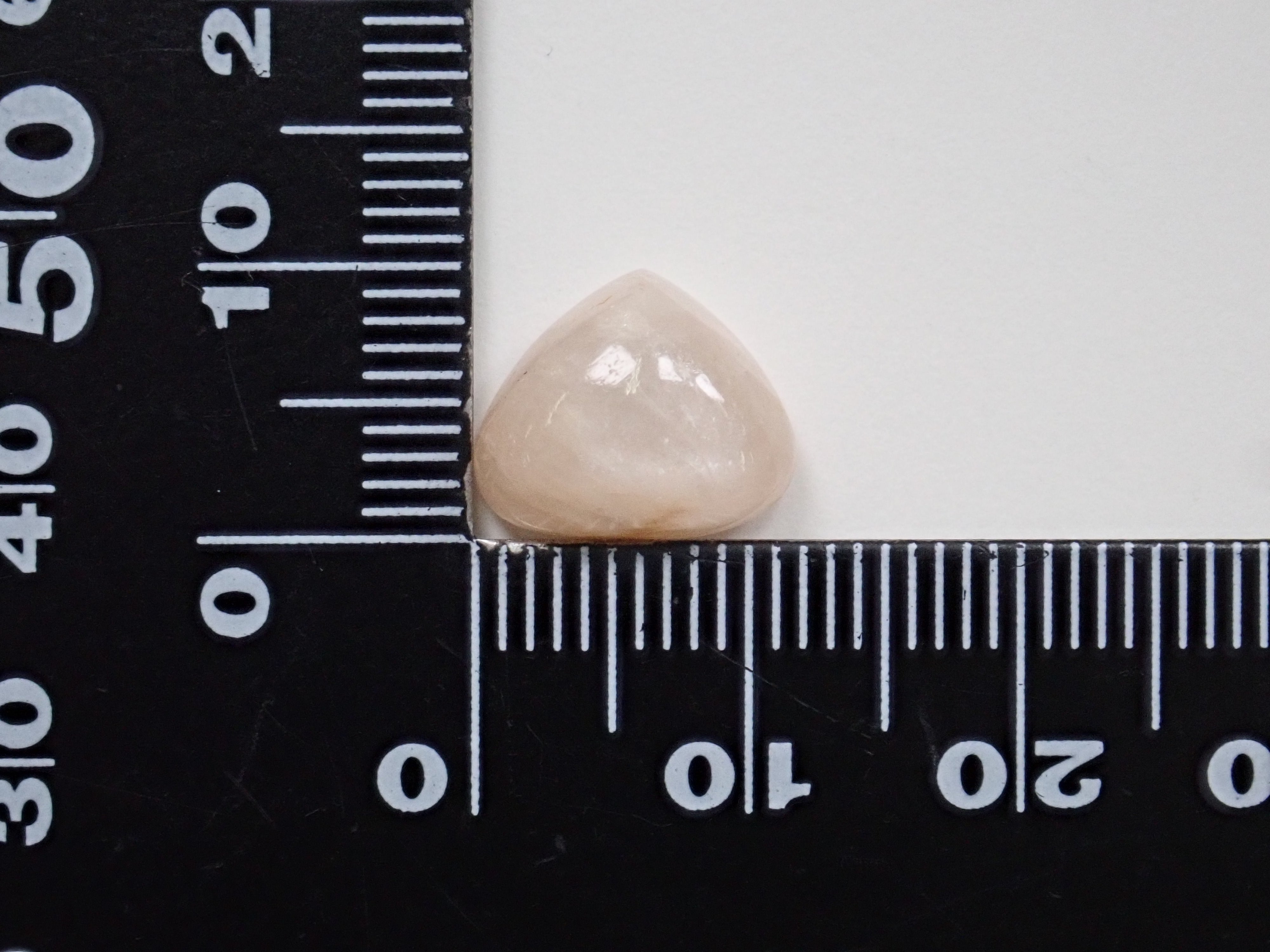 マスグラバイト(多種鉱物含む) 5.574ctルース 日独