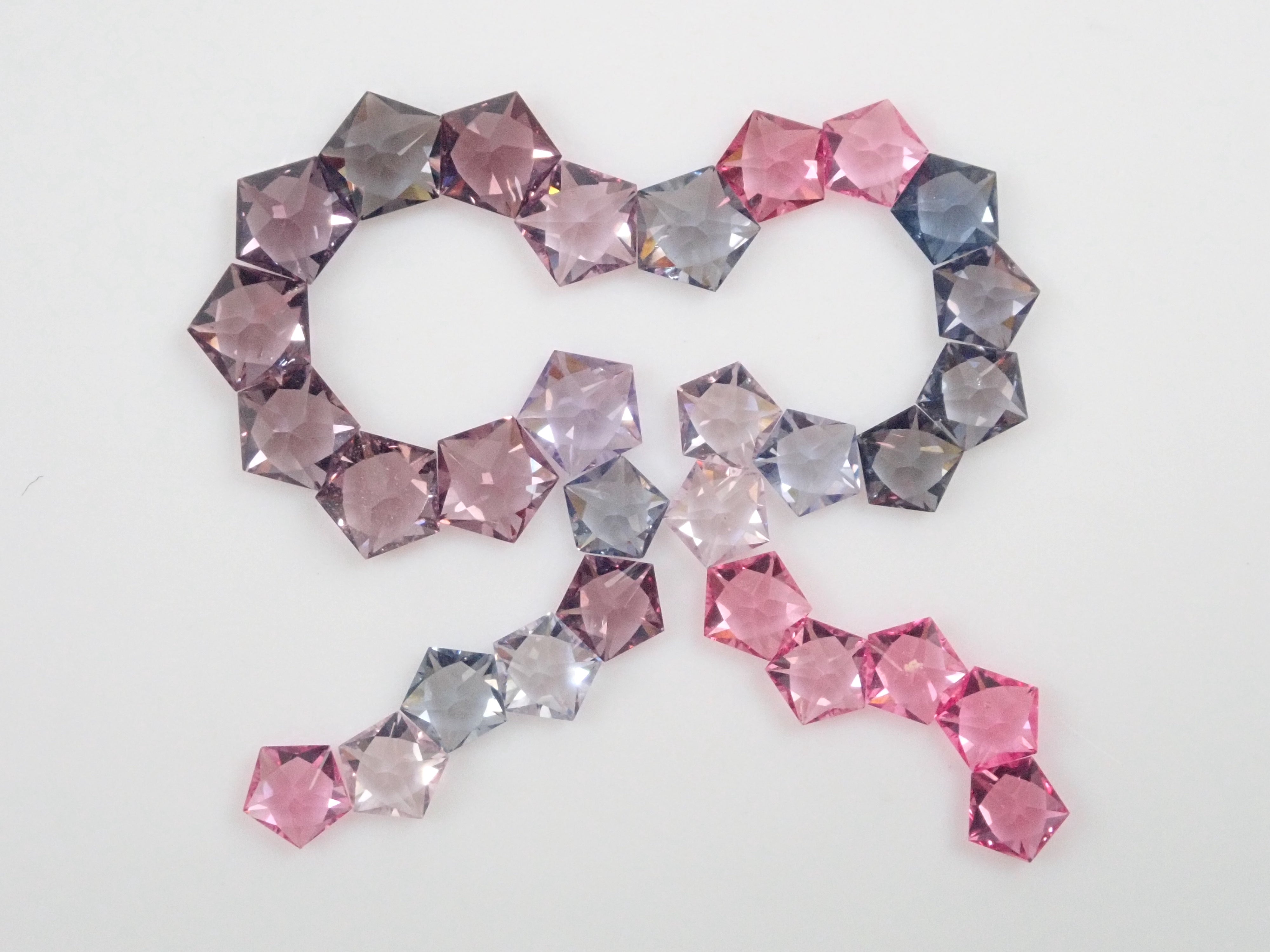 ビルマ産スピネル1石ルース(ペンタゴナルカット)《バンコク買付品》