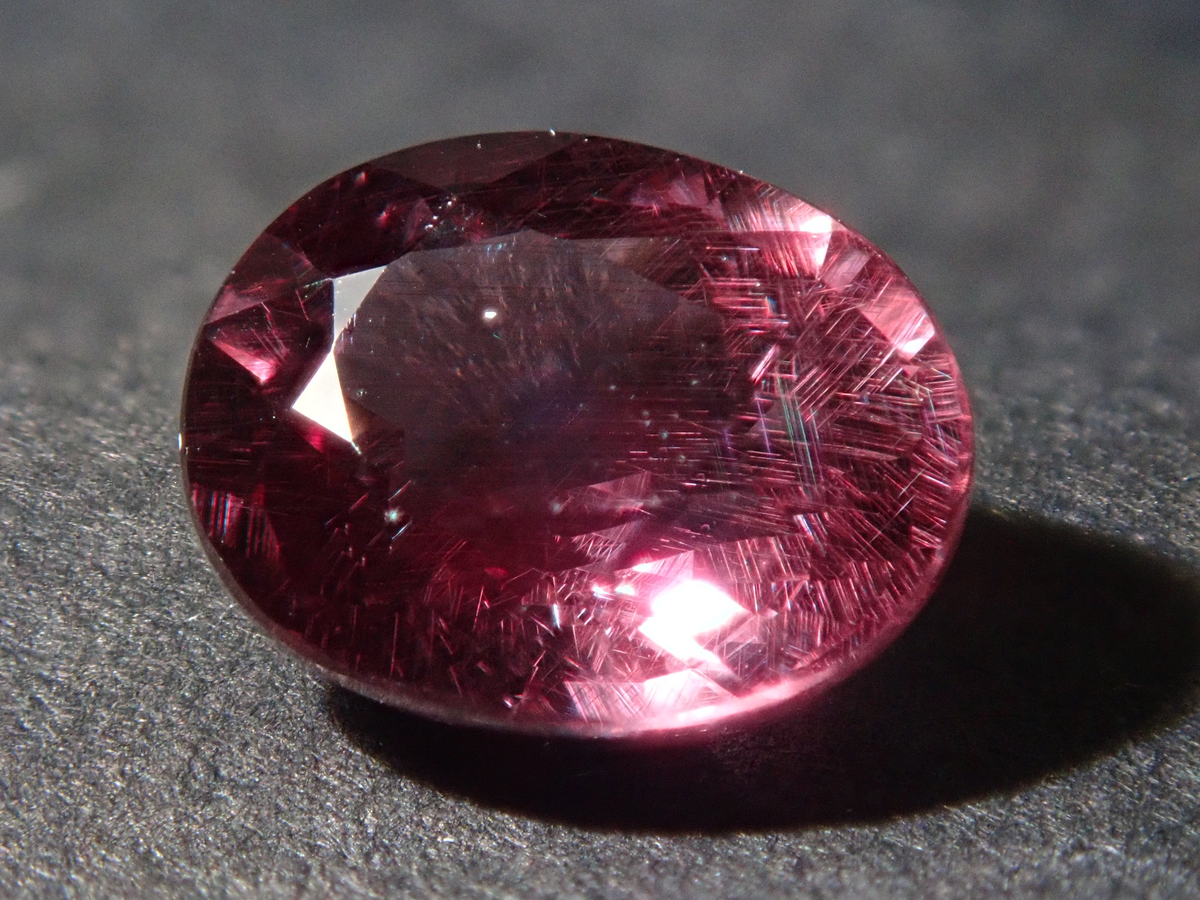 パイロープ・スペサルティンガーネット(カラーチェンジガーネット) 1.297ctルース