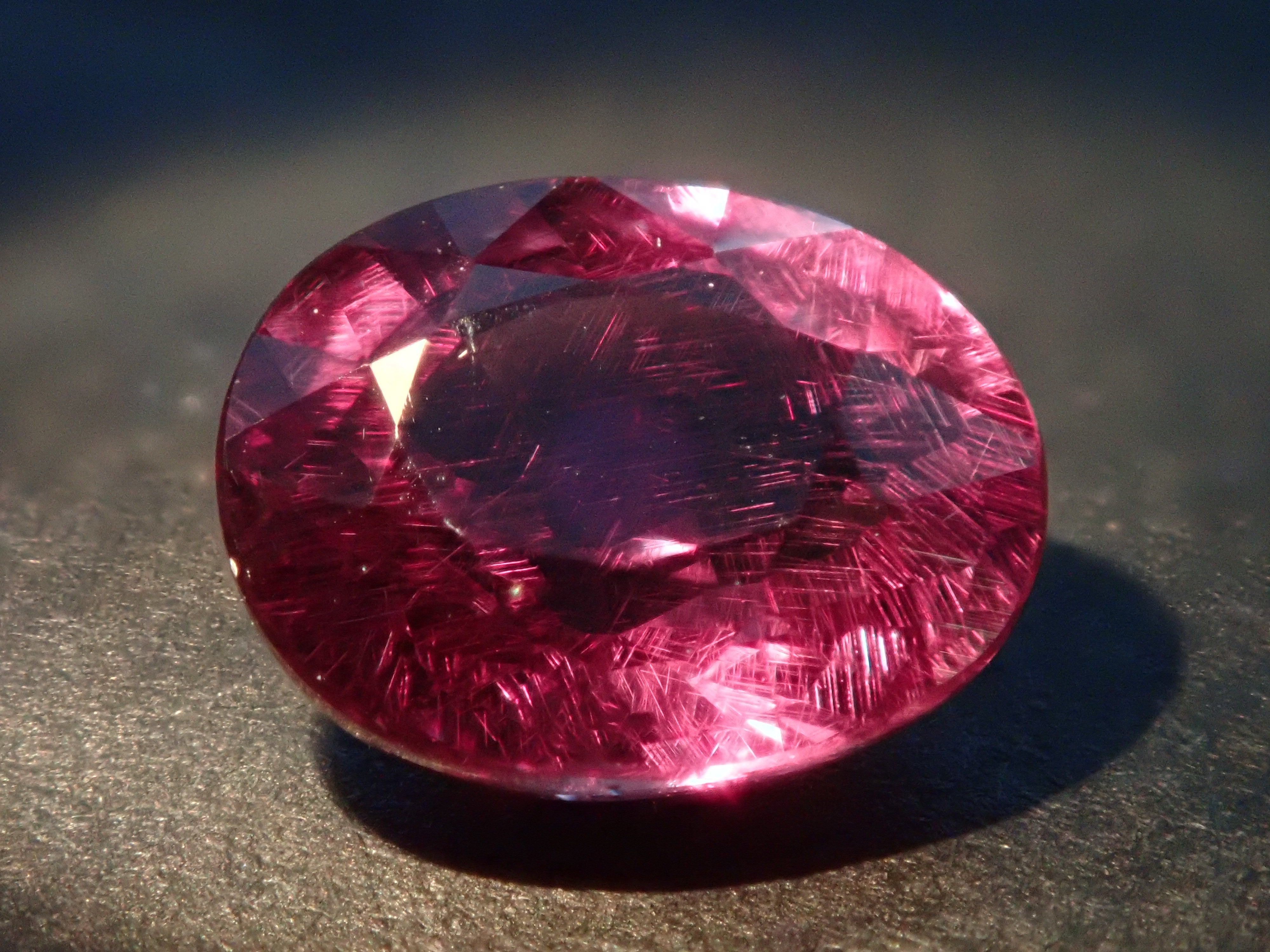 パイロープ・スペサルティンガーネット(カラーチェンジガーネット) 1.297ctルース