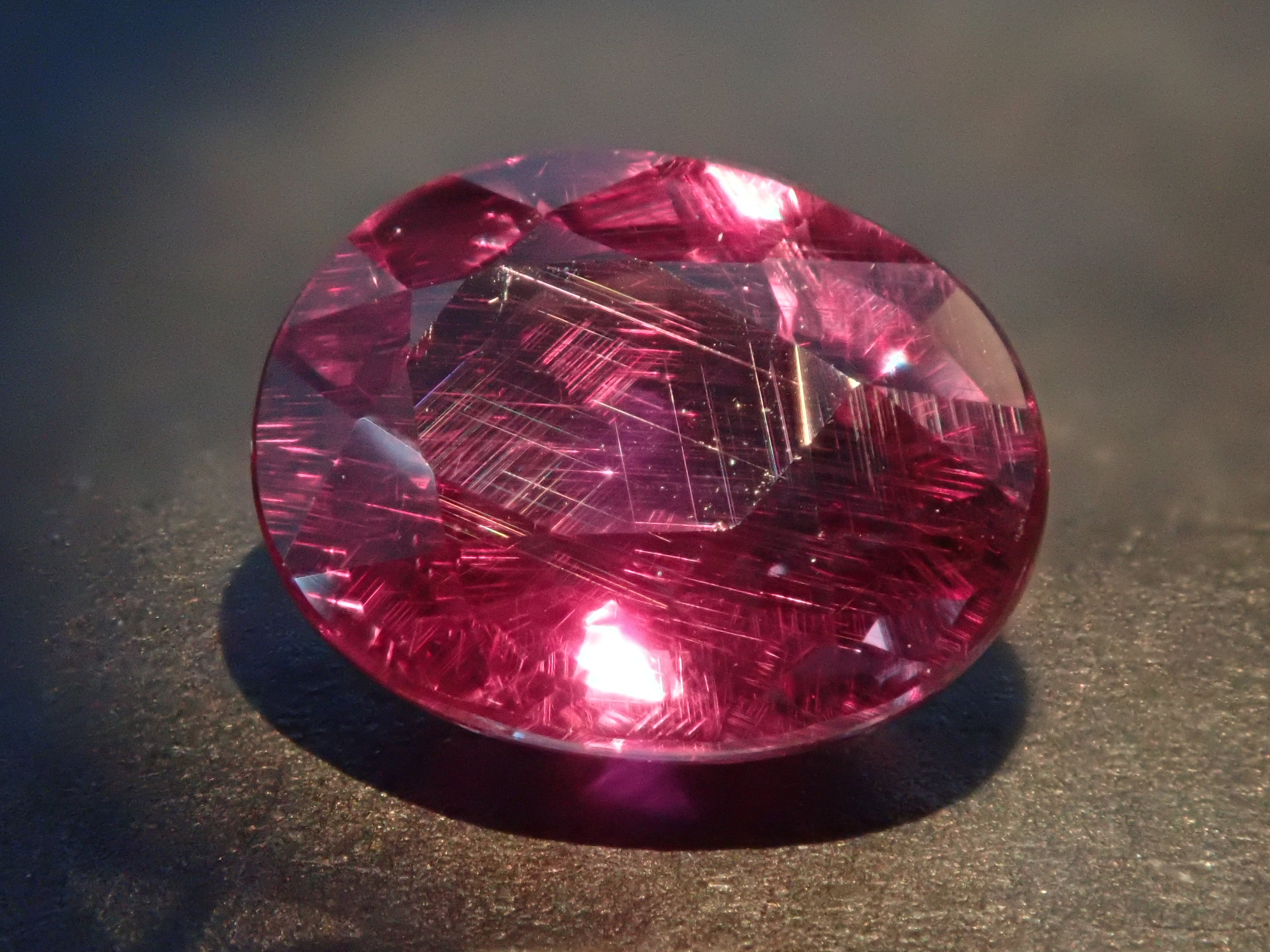 パイロープ・スペサルティンガーネット(カラーチェンジガーネット) 1.297ctルース