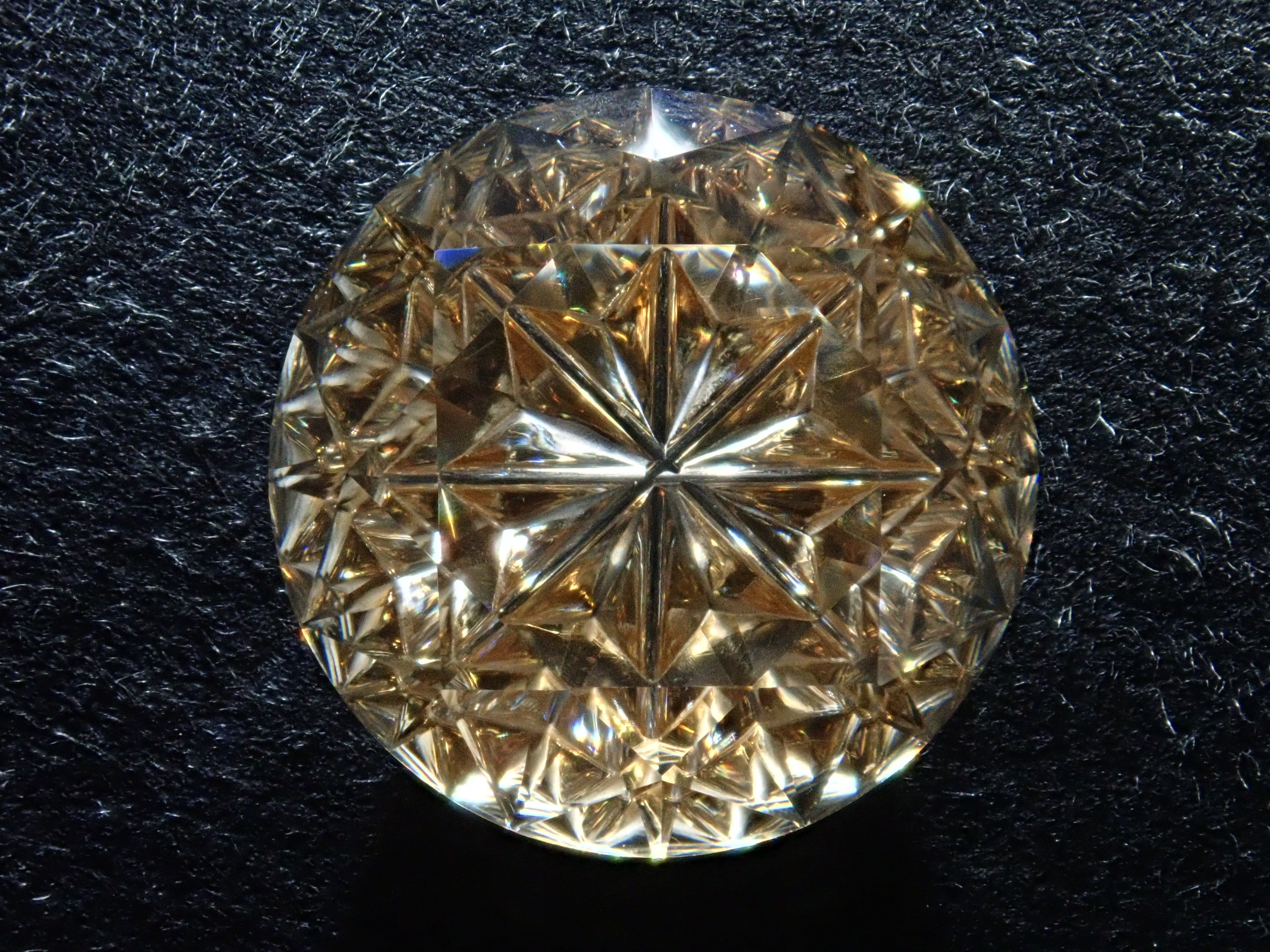 【甲州貴石切子plusthree】合成モアッサナイト 5.570ct《コラボ》ルース ワッペン付