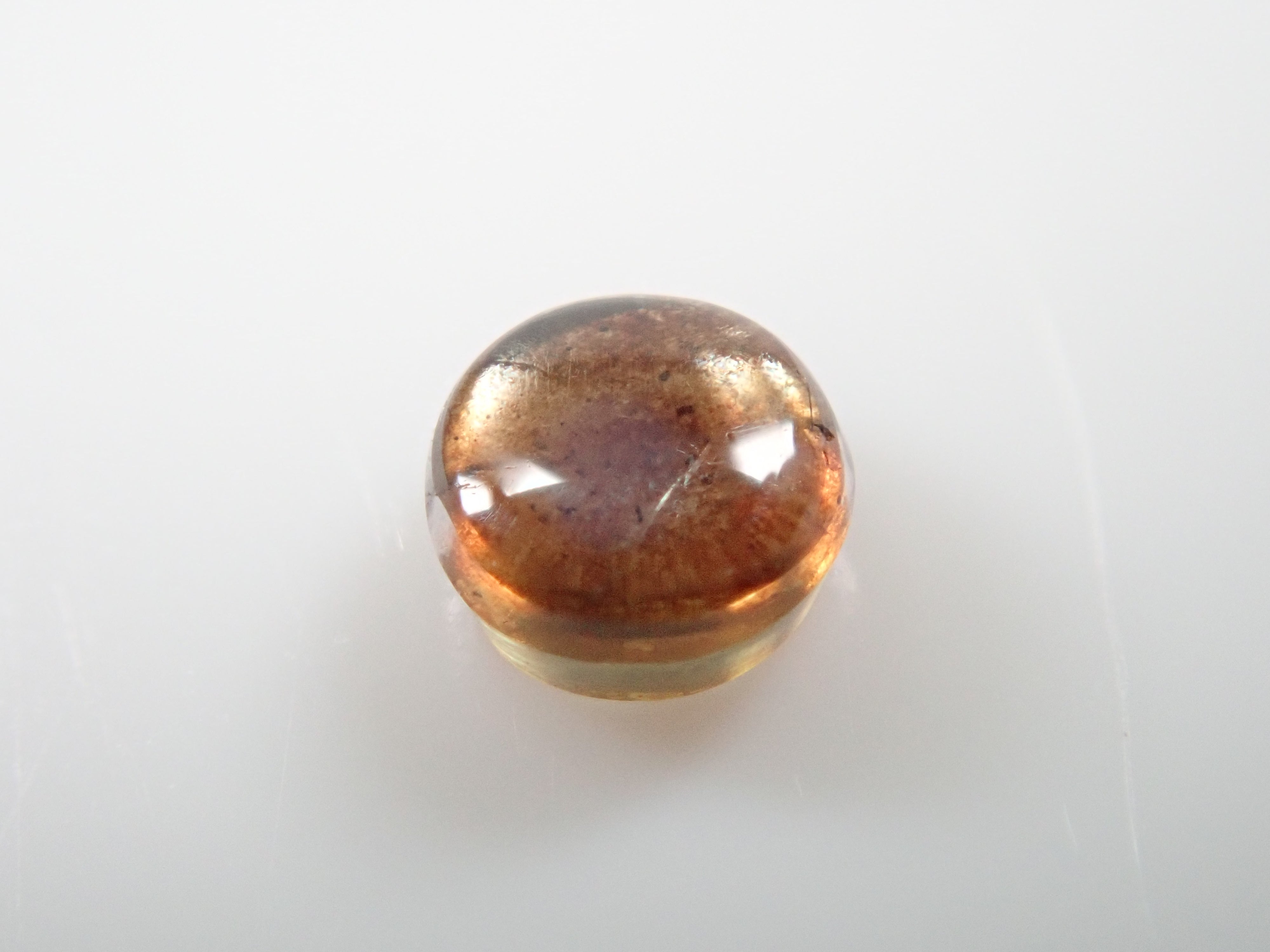 ケニア産ゴールドシーンサファイア 2.5mm/0.092ctルース