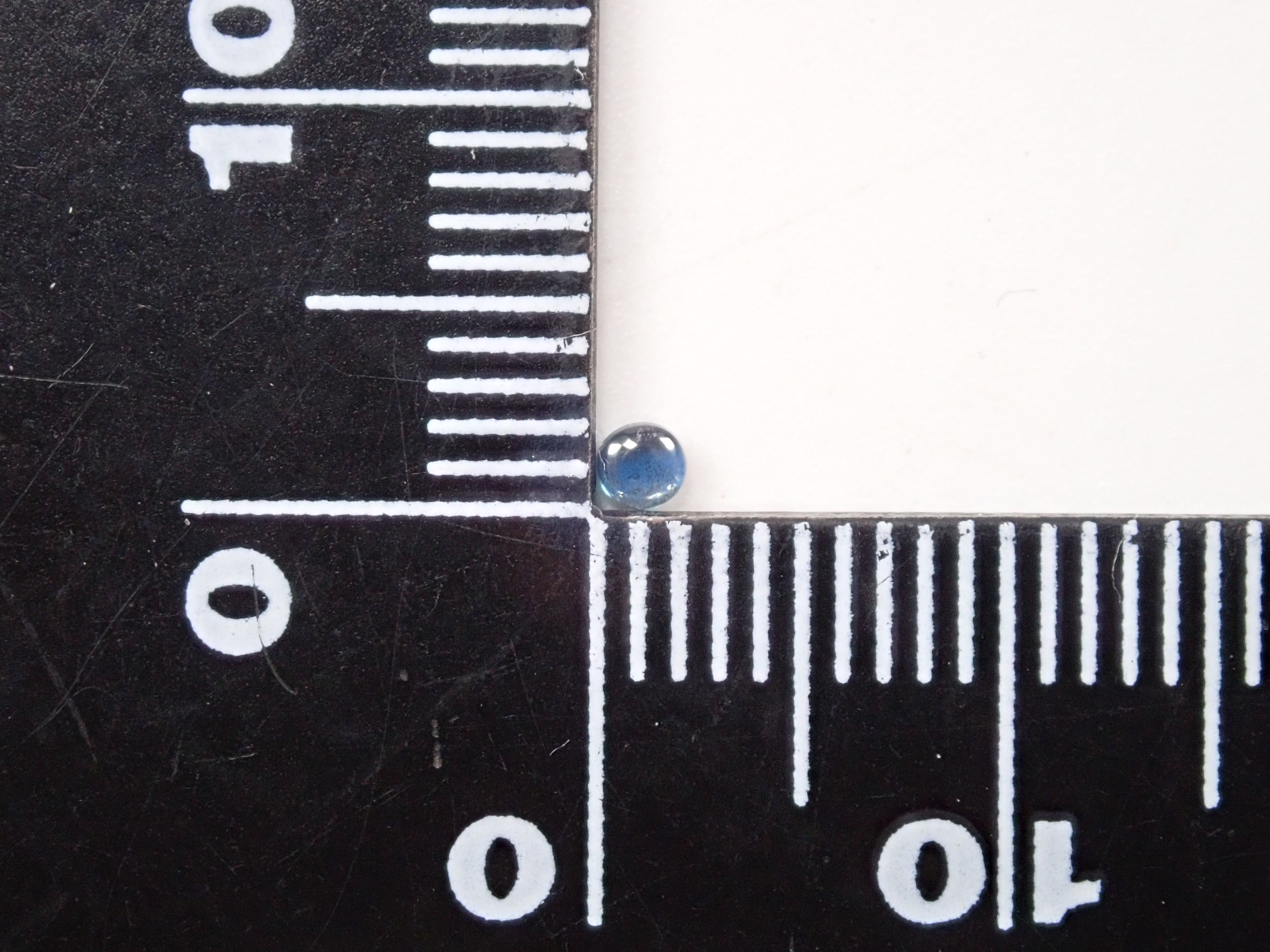 ゴールドシーンサファイア 2.3mm/0.080ctルース