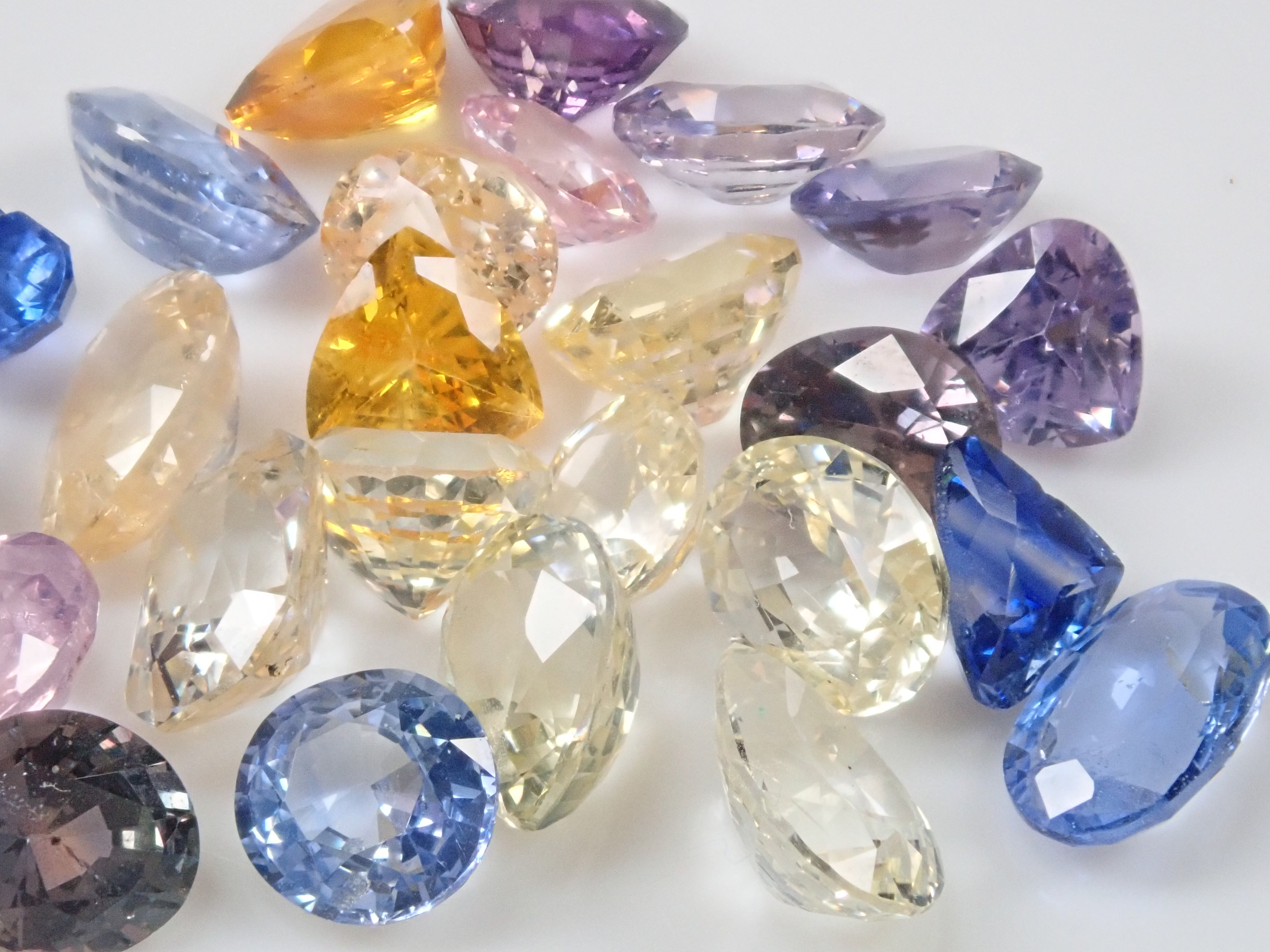 スリランカ産サファイア《ラトゥナプラ》1石ルース(平均0.75ct)